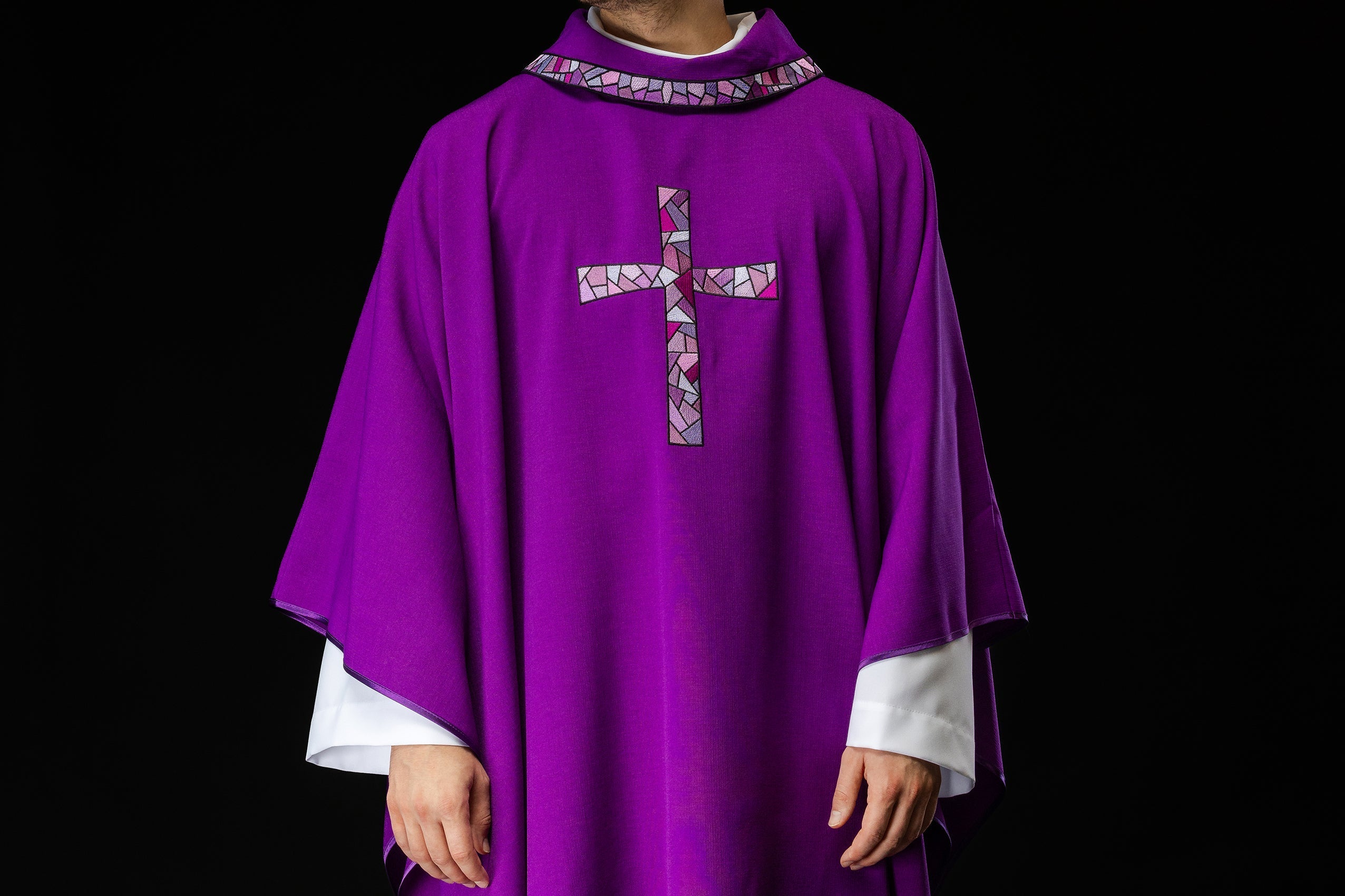 Chasuble for a Hospital Chaplain – Which One Works Best? - CHASUBLES.COM