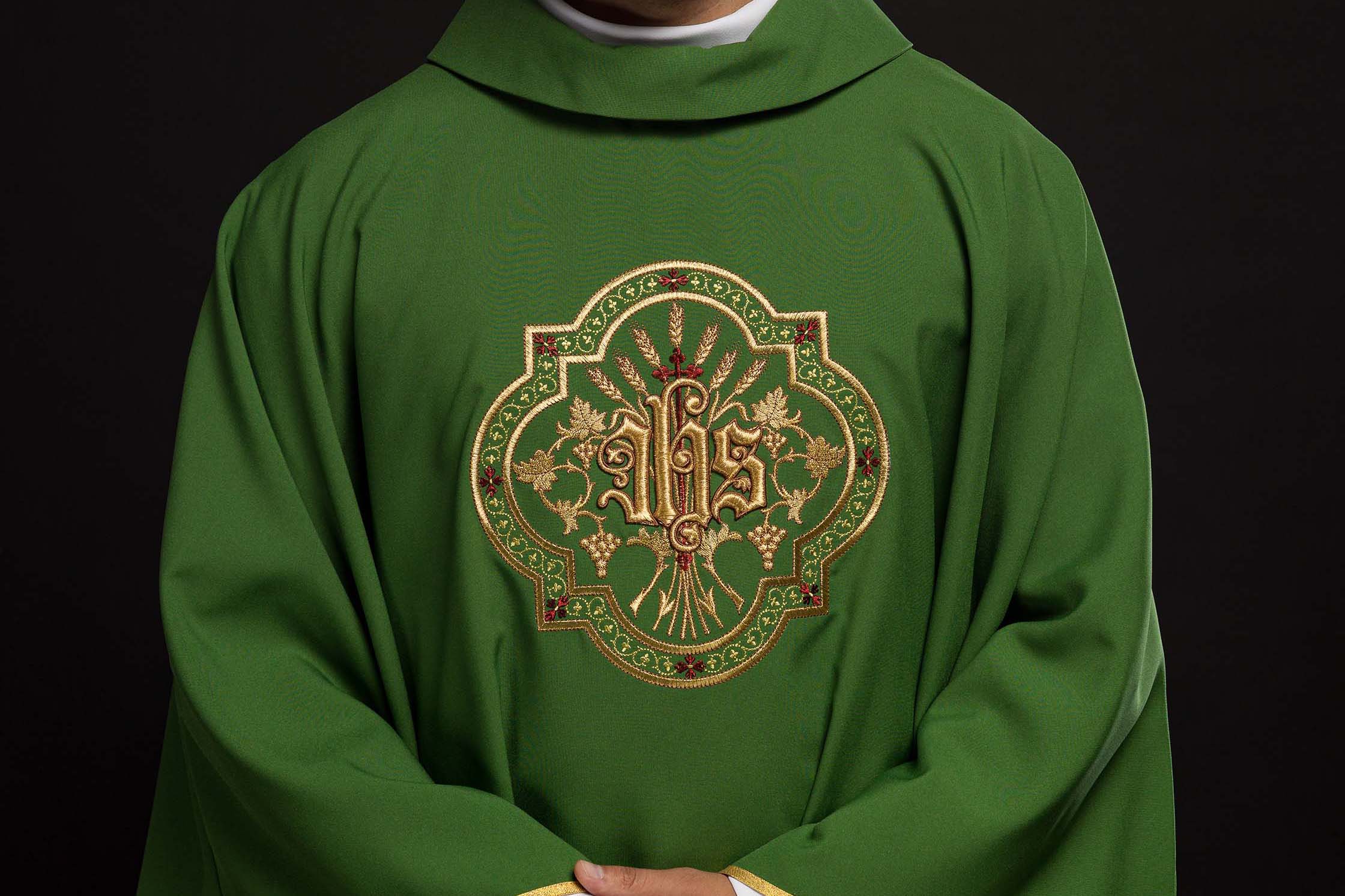 Conducting a Parish Retreat: A Comprehensive Guide to Logistics and Themes - CHASUBLES.COM
