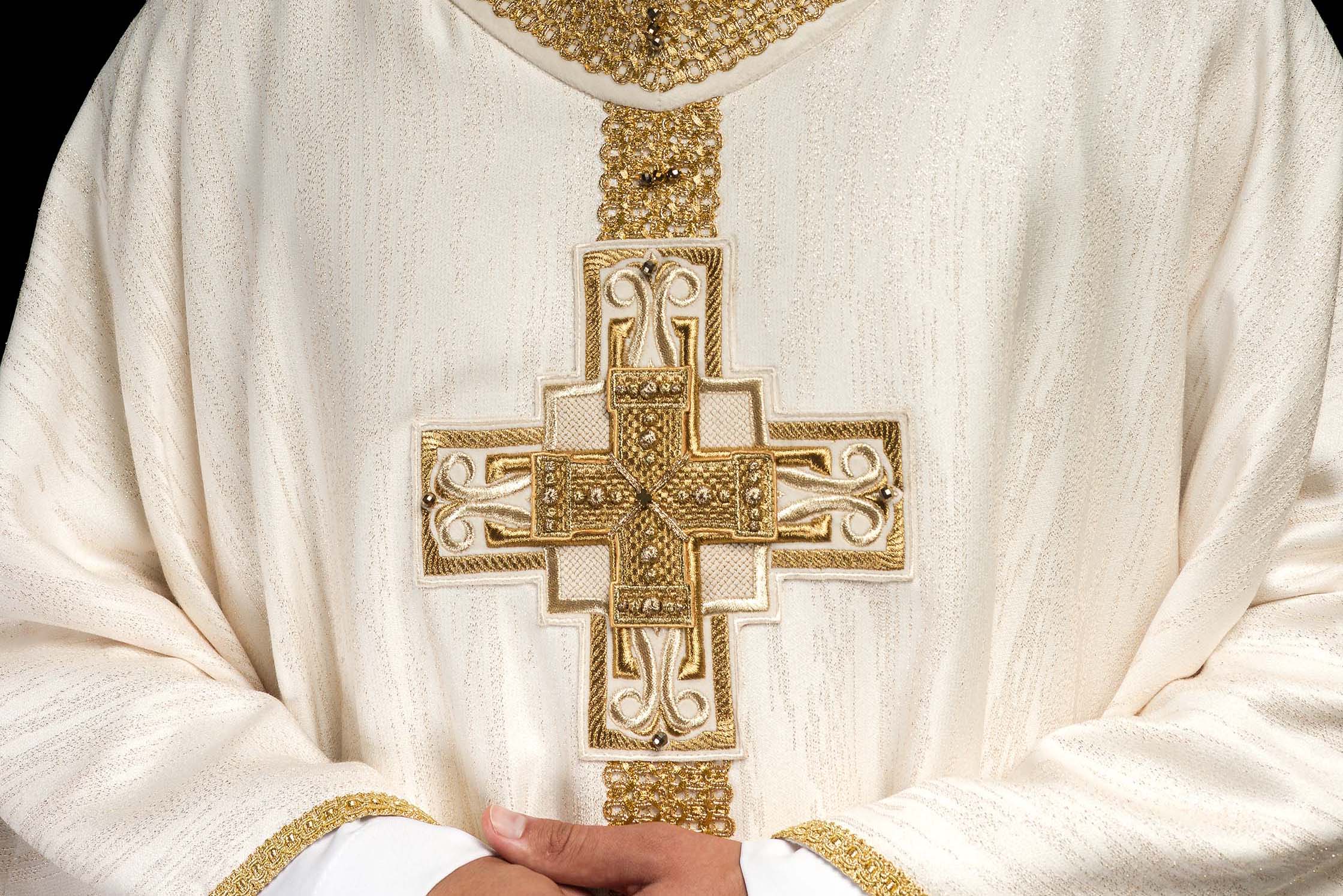 Hand-Embroidered vs. Machine-Embroidered Vestments: Which Should You Choose? - CHASUBLES.COM