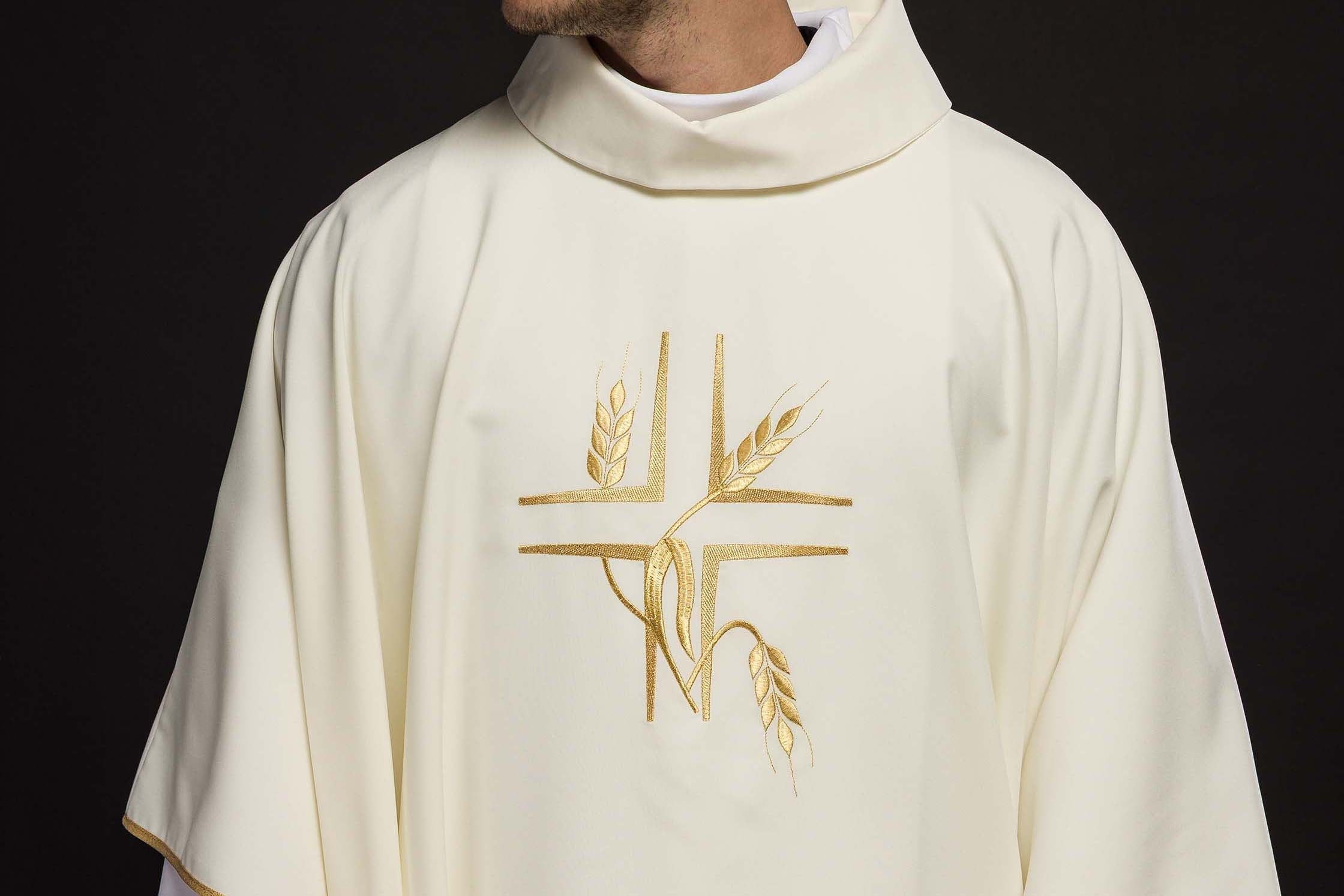How to Choose a Chasuble as a Priestly Ordination Gift? An Inspiration-Filled Guide for Loved Ones - CHASUBLES.COM