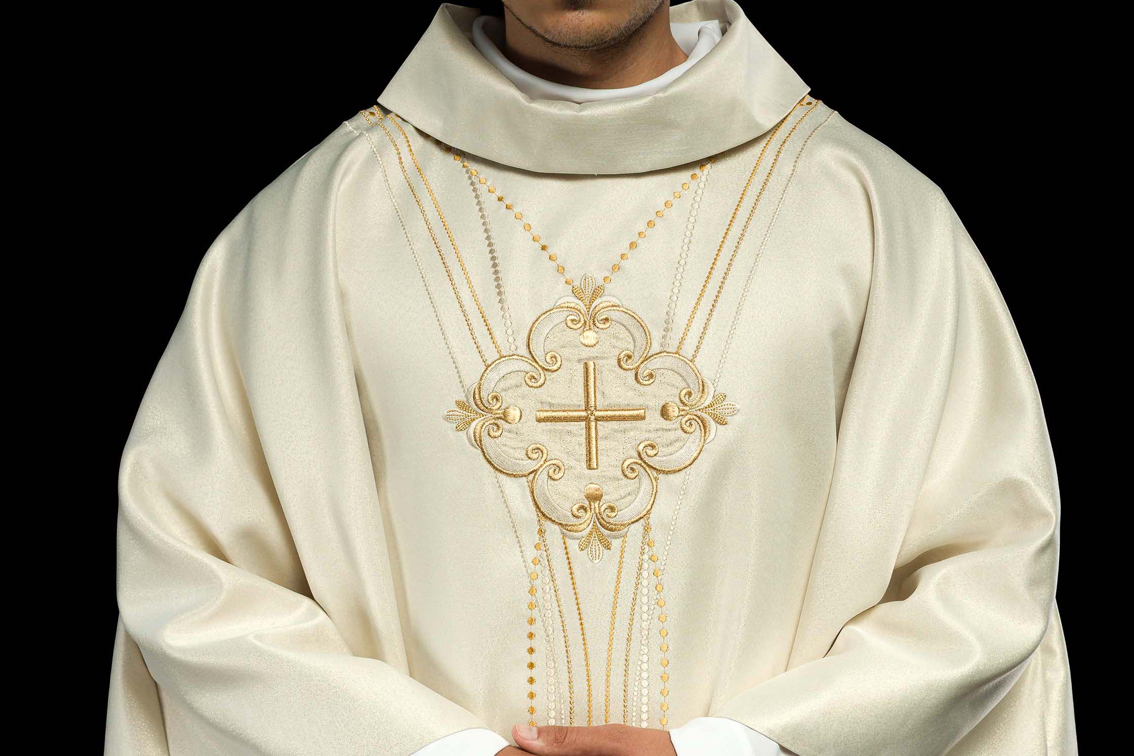 How to Choose the Perfect Chasuble for a Mass for the Homeland? - CHASUBLES.COM