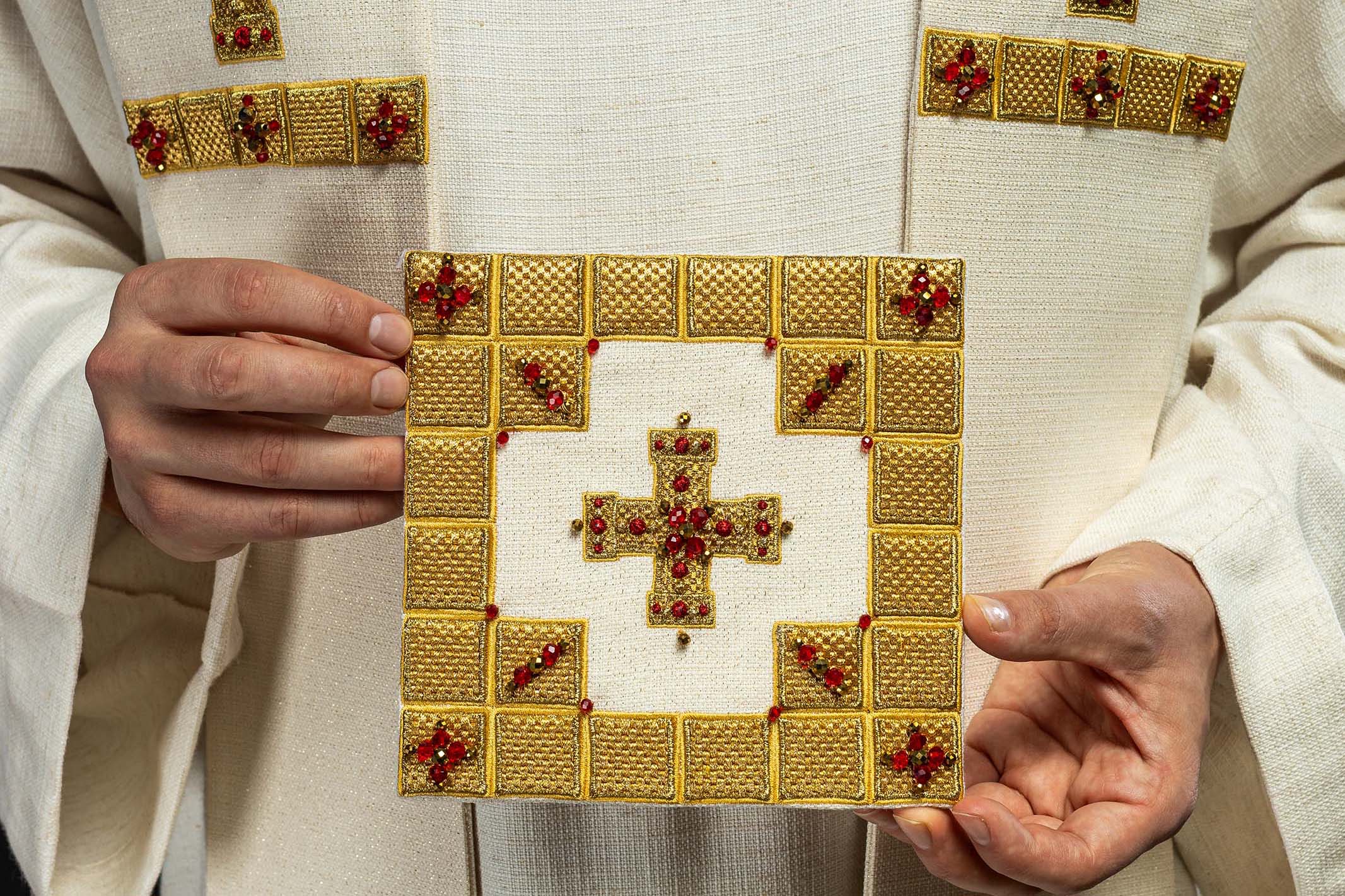 How to Prepare the Liturgy for a Parish Feast Day: A Step-by-Step Guide - CHASUBLES.COM