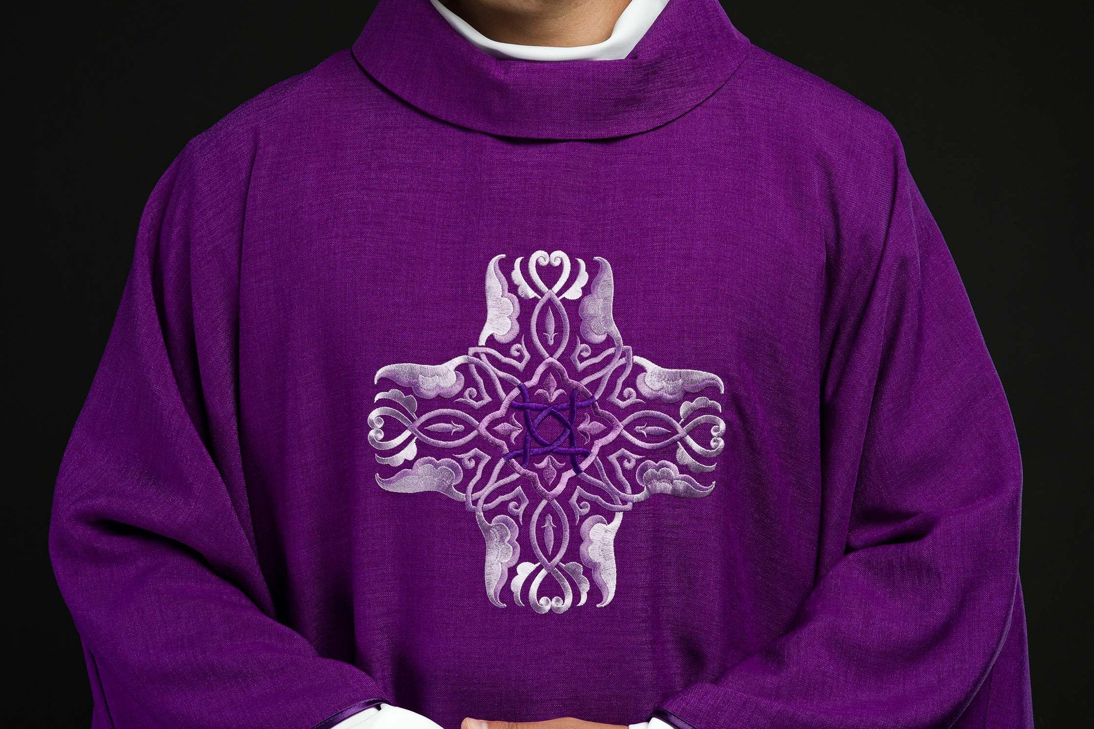 How to Write Parish Announcements That Engage Your Congregation? - CHASUBLES.COM