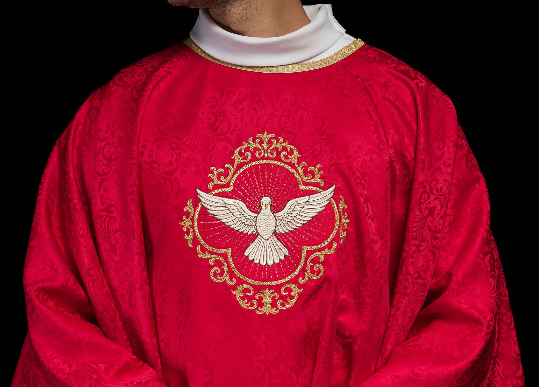Mass for the Homeland: How to Prepare and What Liturgical Vestments to Choose? Find high-quality vestments at haftinausa.com. - CHASUBLES.COM