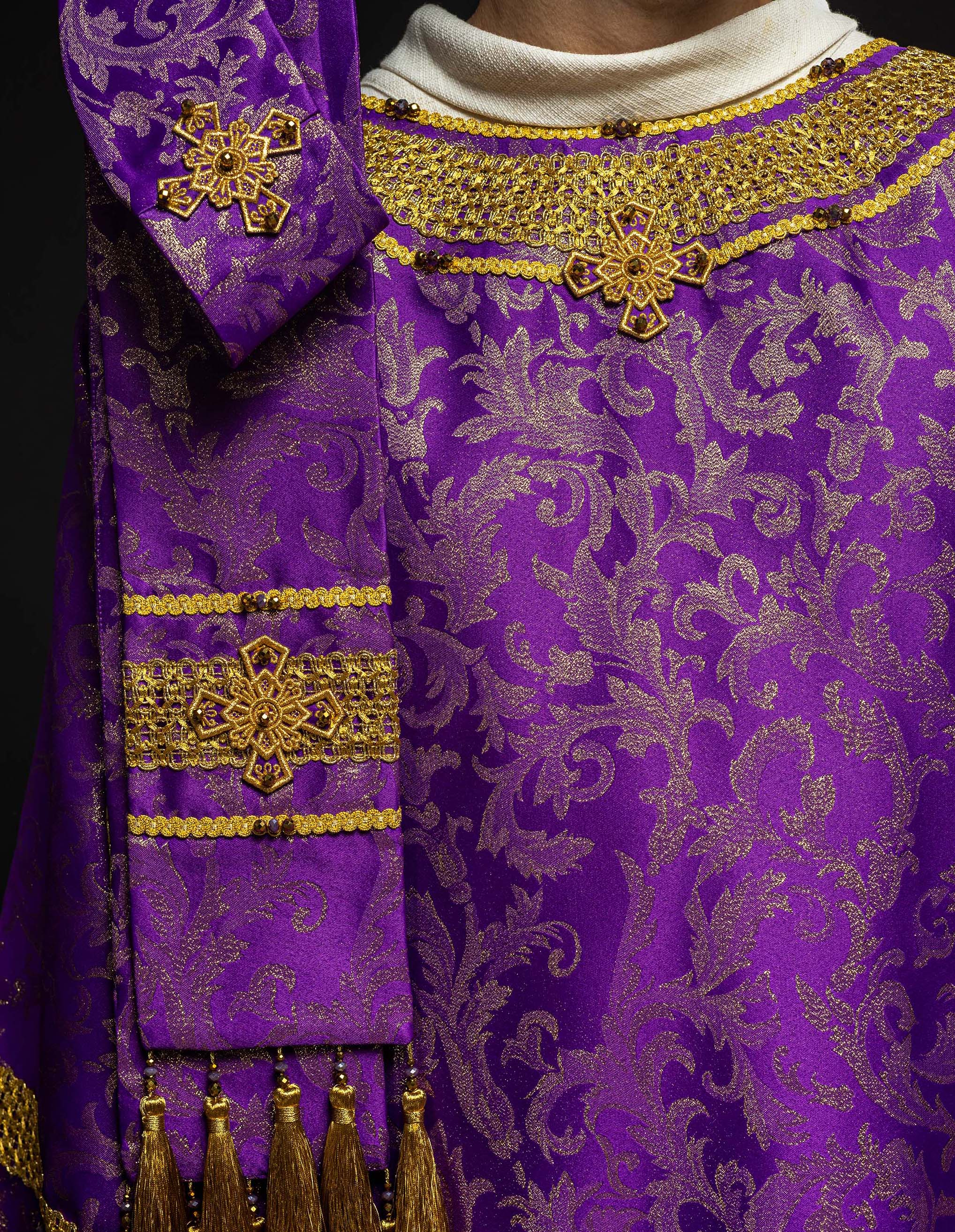 What Vestments to Wear for Lent? A Liturgical Guide - CHASUBLES.COM