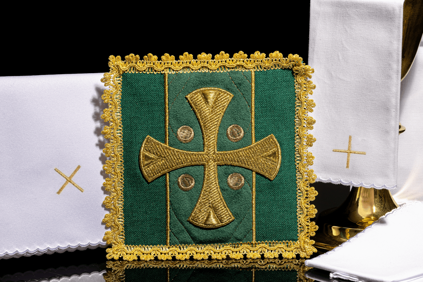 When are obligatory and optional memorials observed? - CHASUBLES.COM