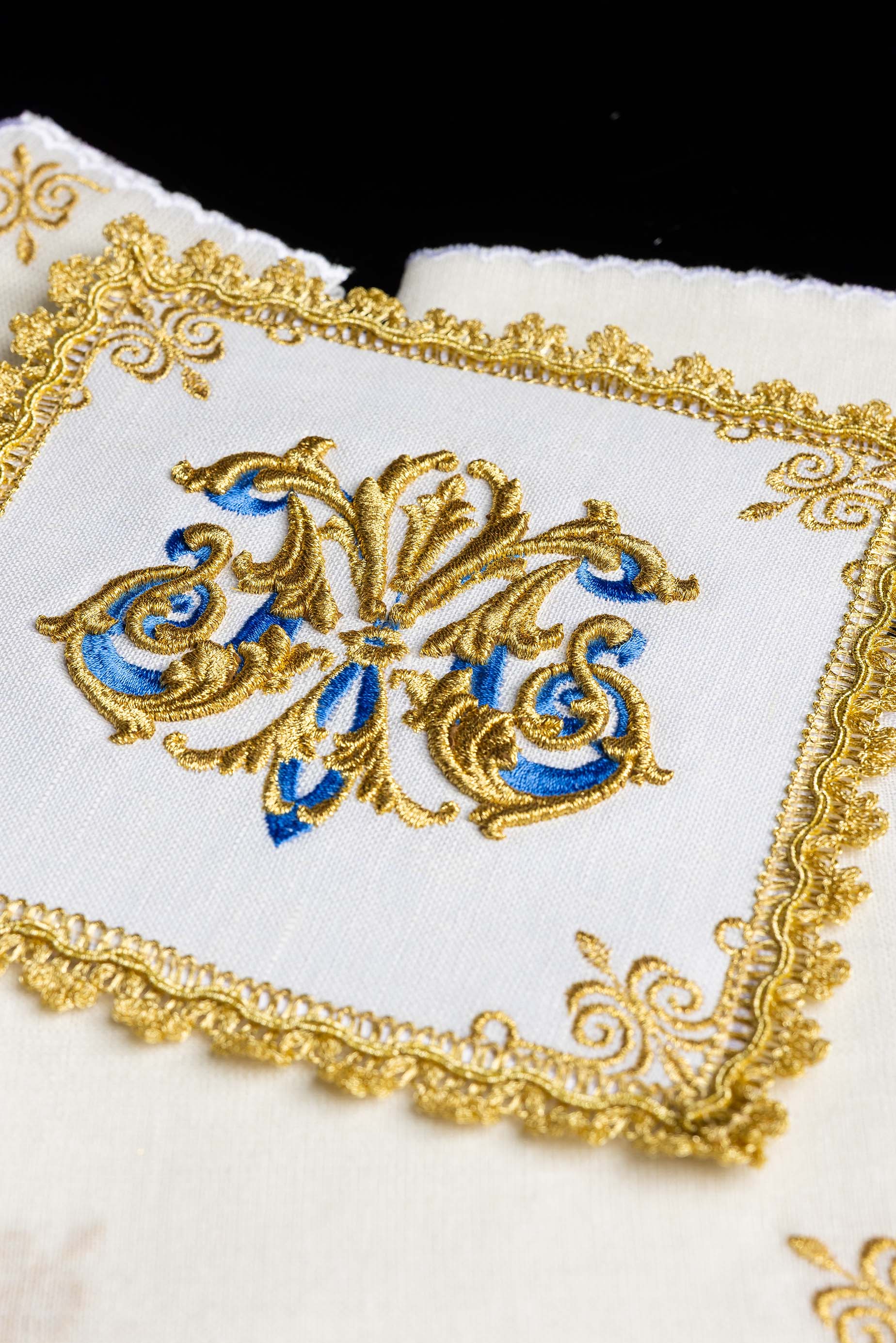 Embroidered Chalice Linens with pall and Marian Symbol - CHASUBLES.COM