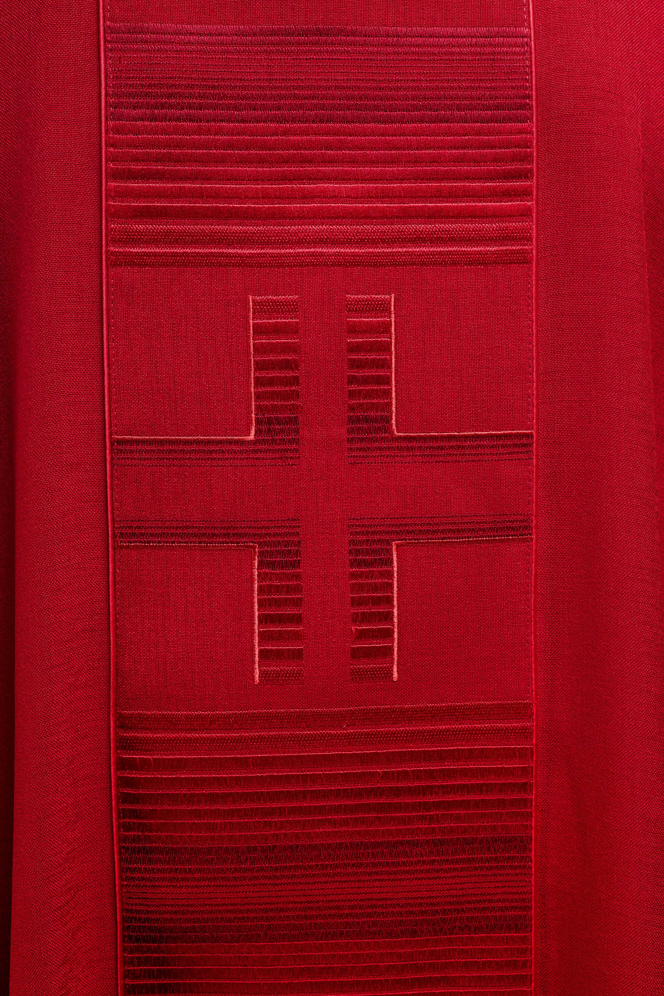 Chasuble embroidered with Crosses in red - CHASUBLES.COM
