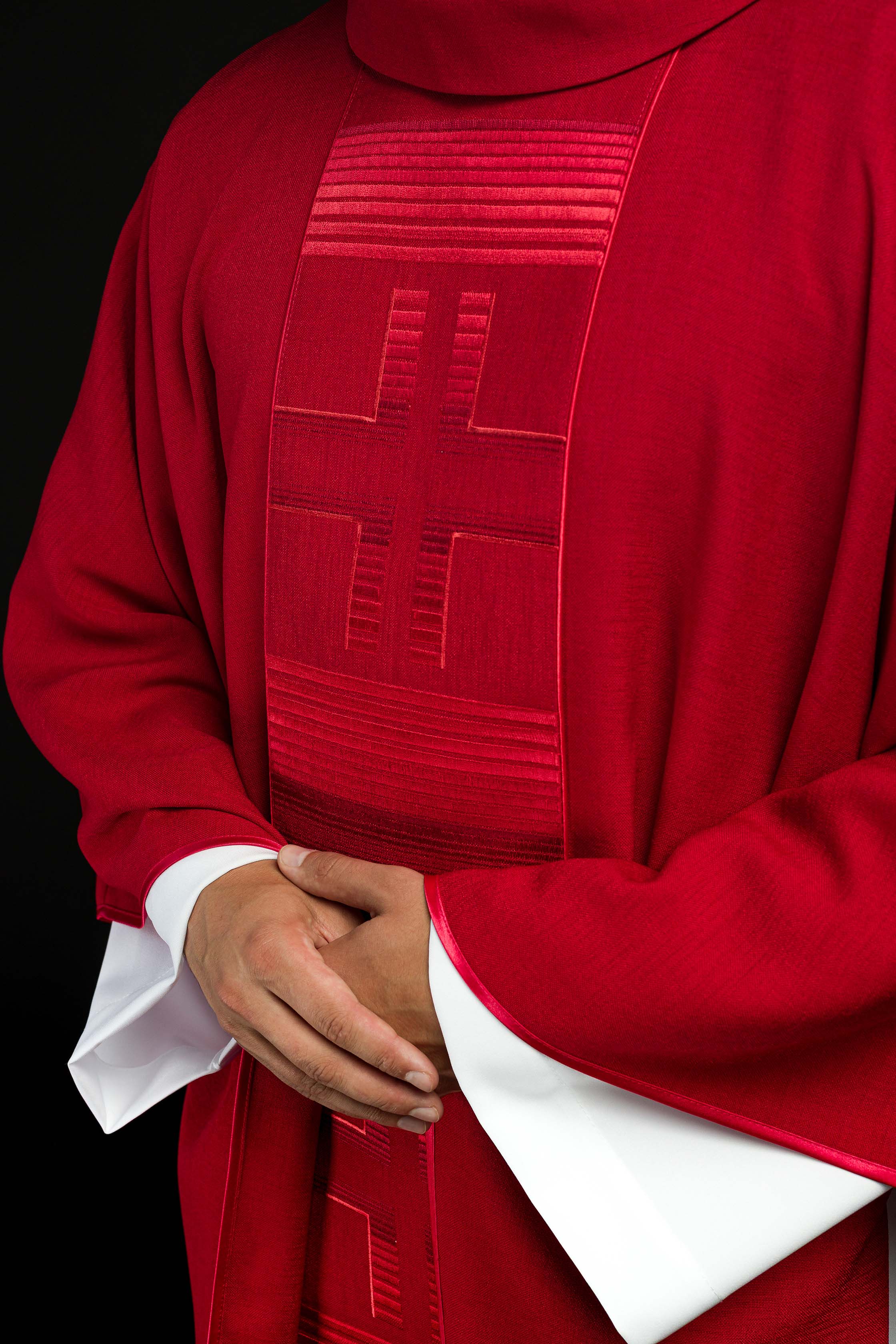 Chasuble embroidered with Crosses in red - CHASUBLES.COM