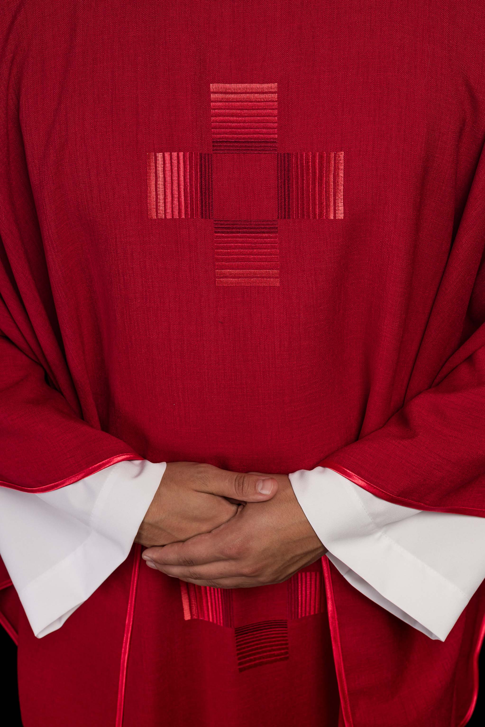 Red chasuble embroidered with crosse - CHASUBLES.COM