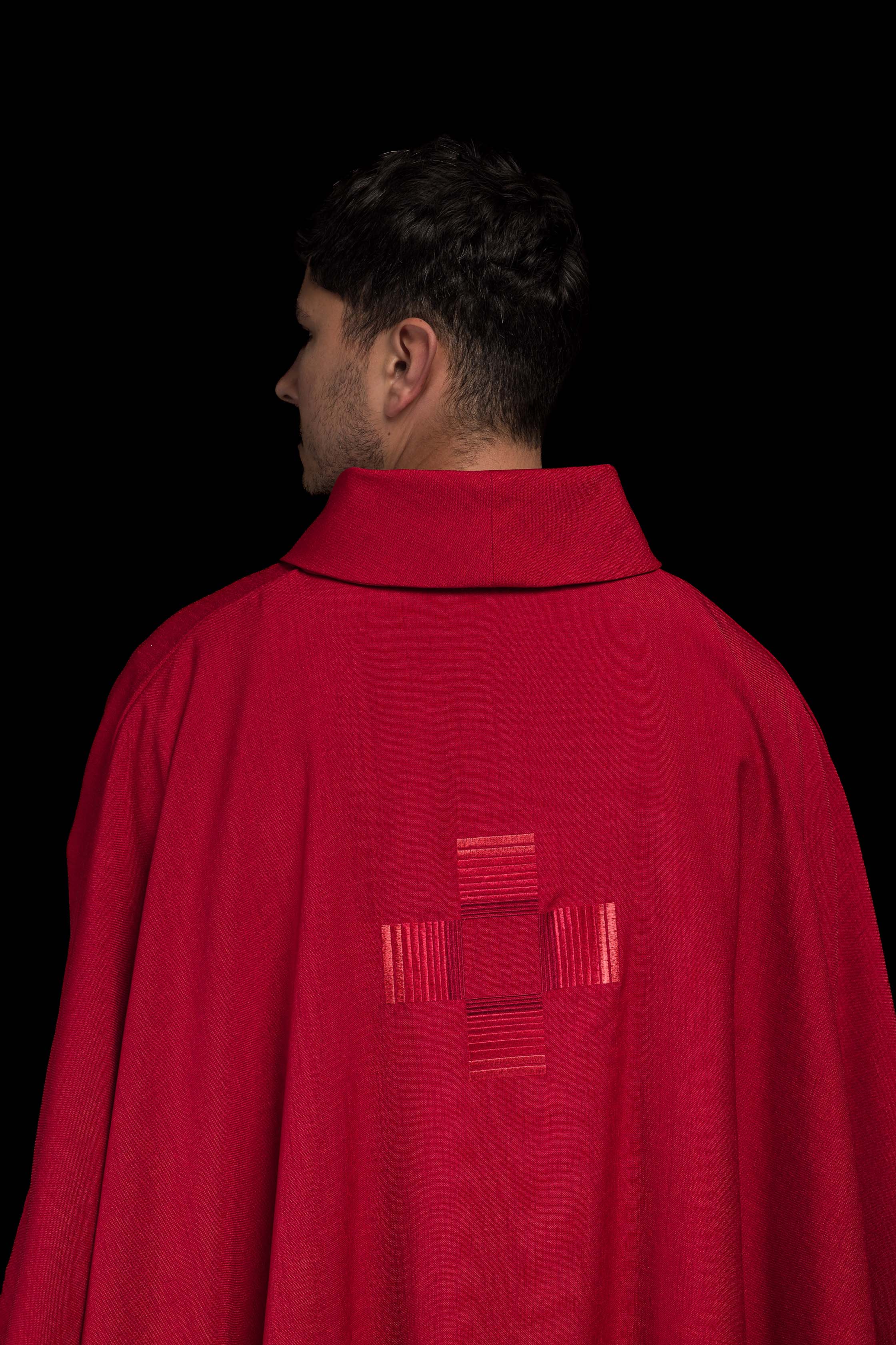 Red chasuble embroidered with crosse - CHASUBLES.COM