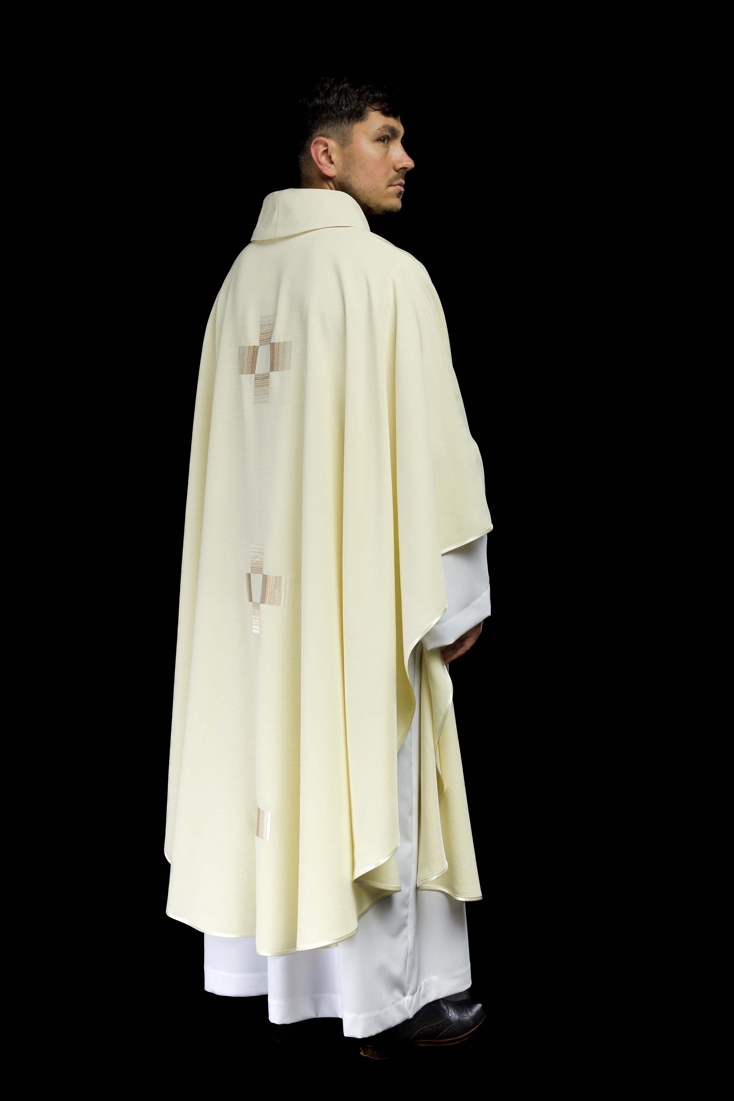 Chasuble with embroidered crosses in ecru color - CHASUBLES.COM
