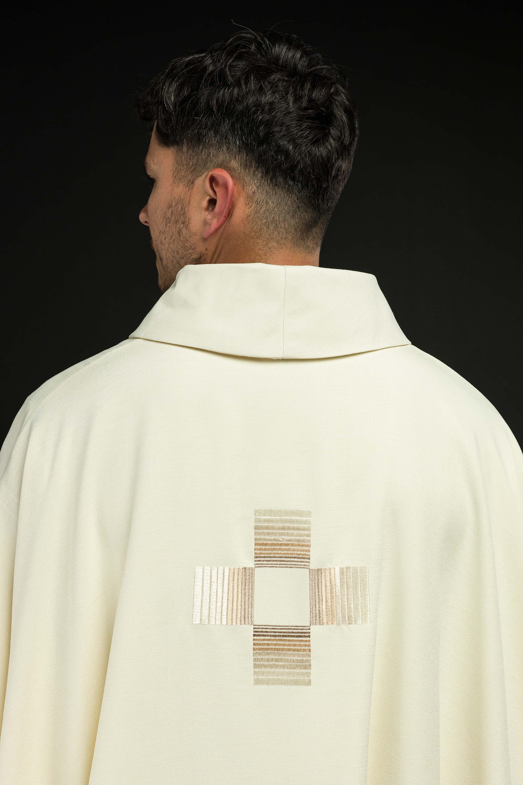 Chasuble with embroidered crosses in ecru color - CHASUBLES.COM