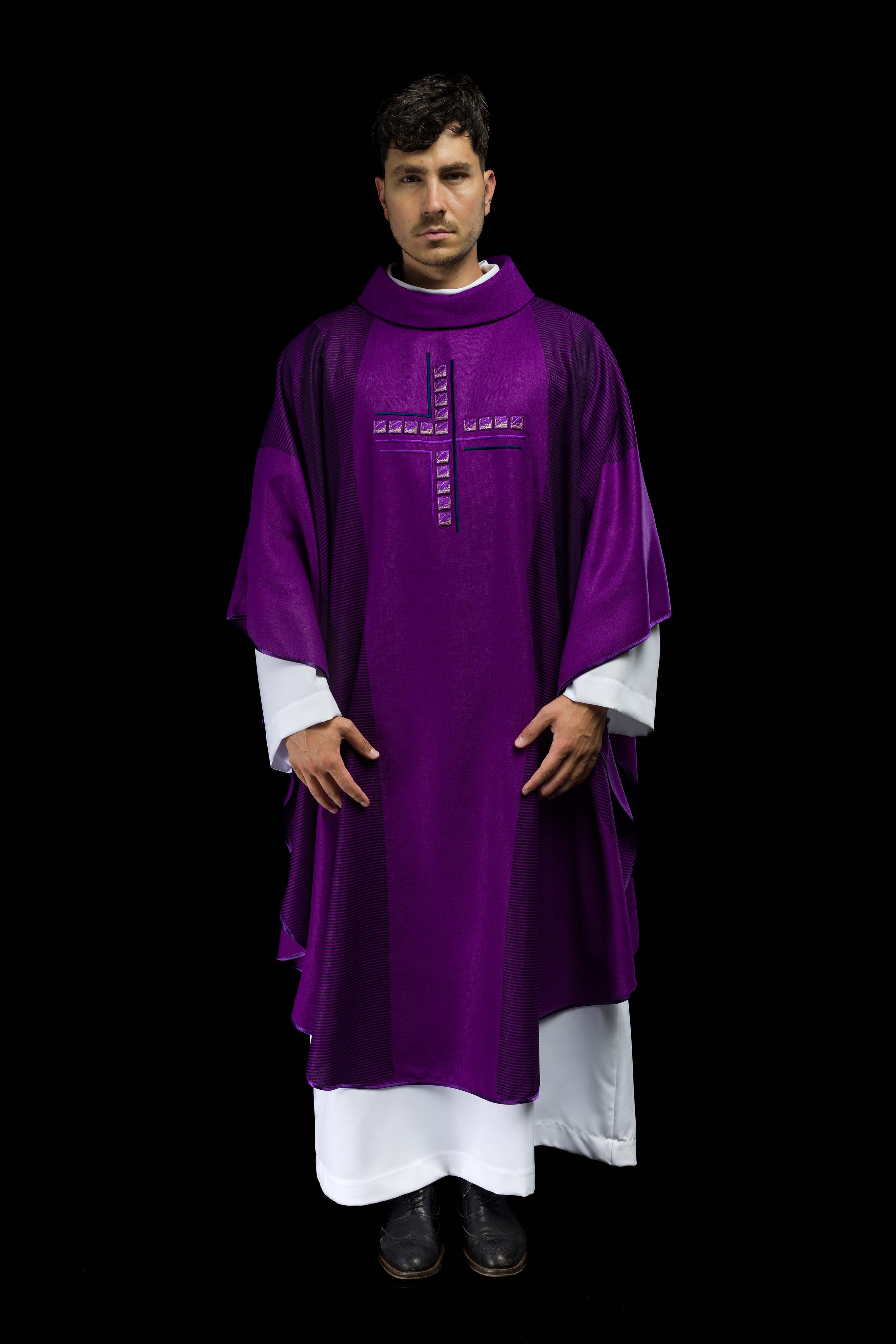 Purple chasuble with embroidery and print - CHASUBLES.COM