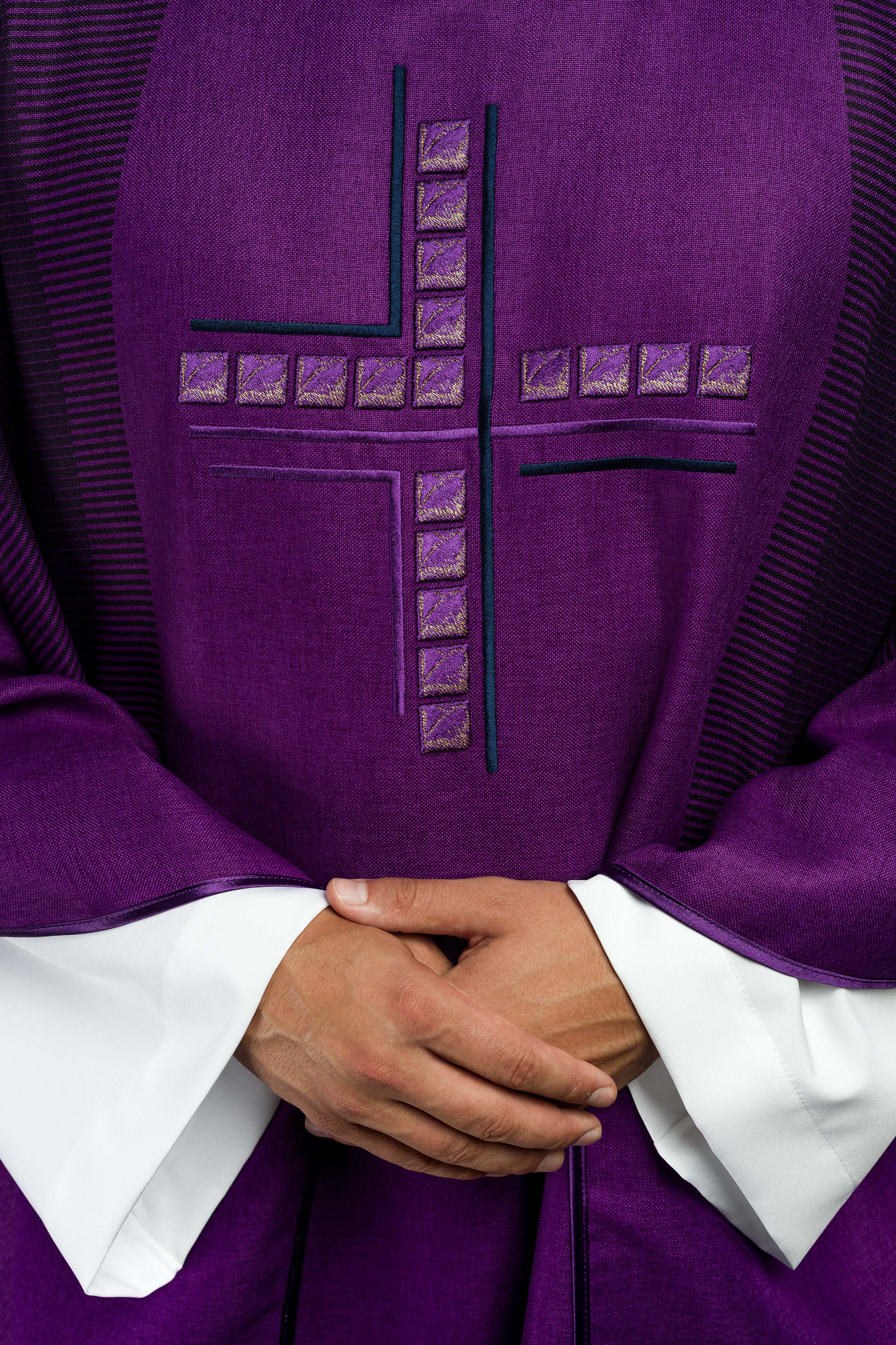 Purple chasuble with embroidery and print - CHASUBLES.COM