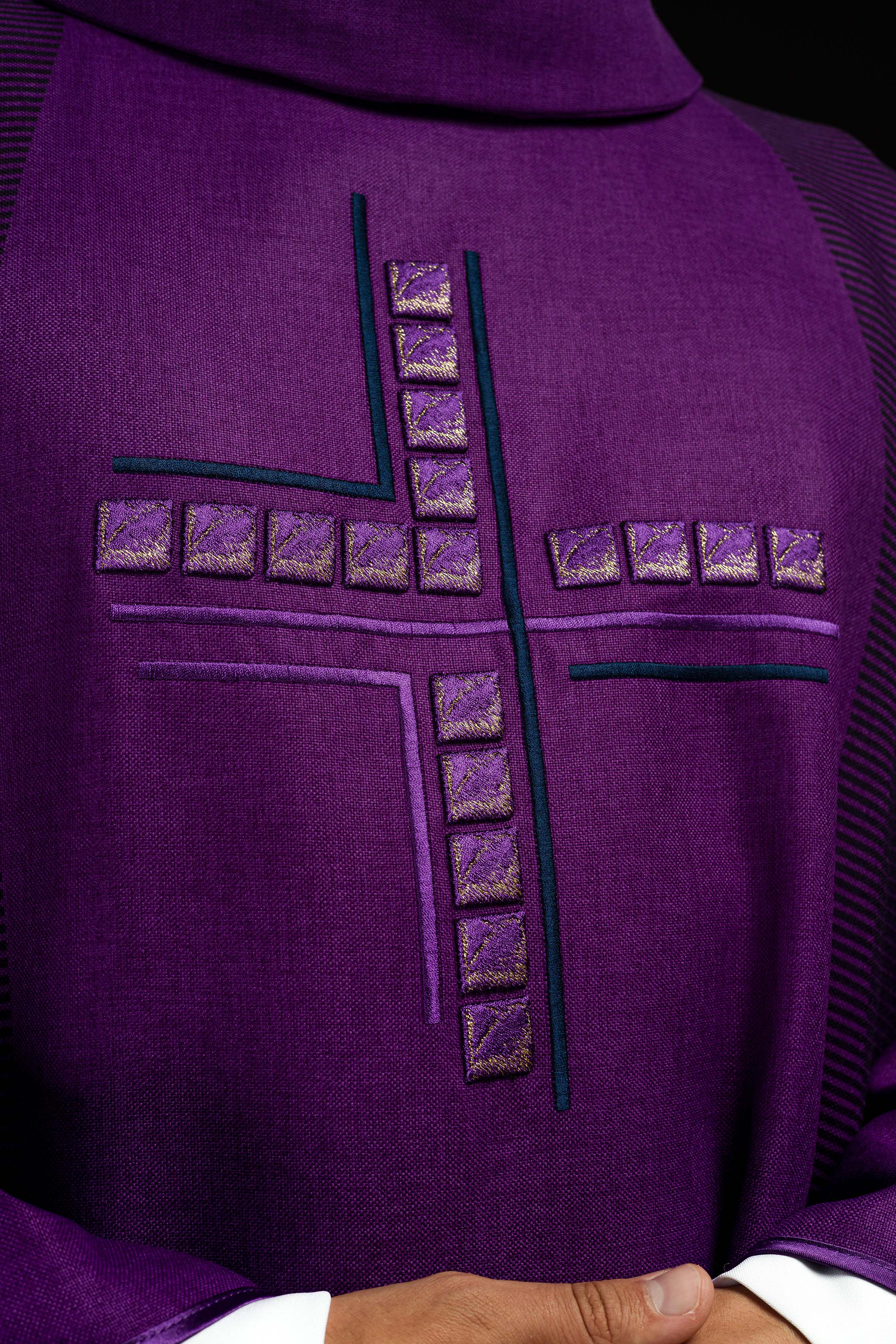 Purple chasuble with embroidery and print - CHASUBLES.COM