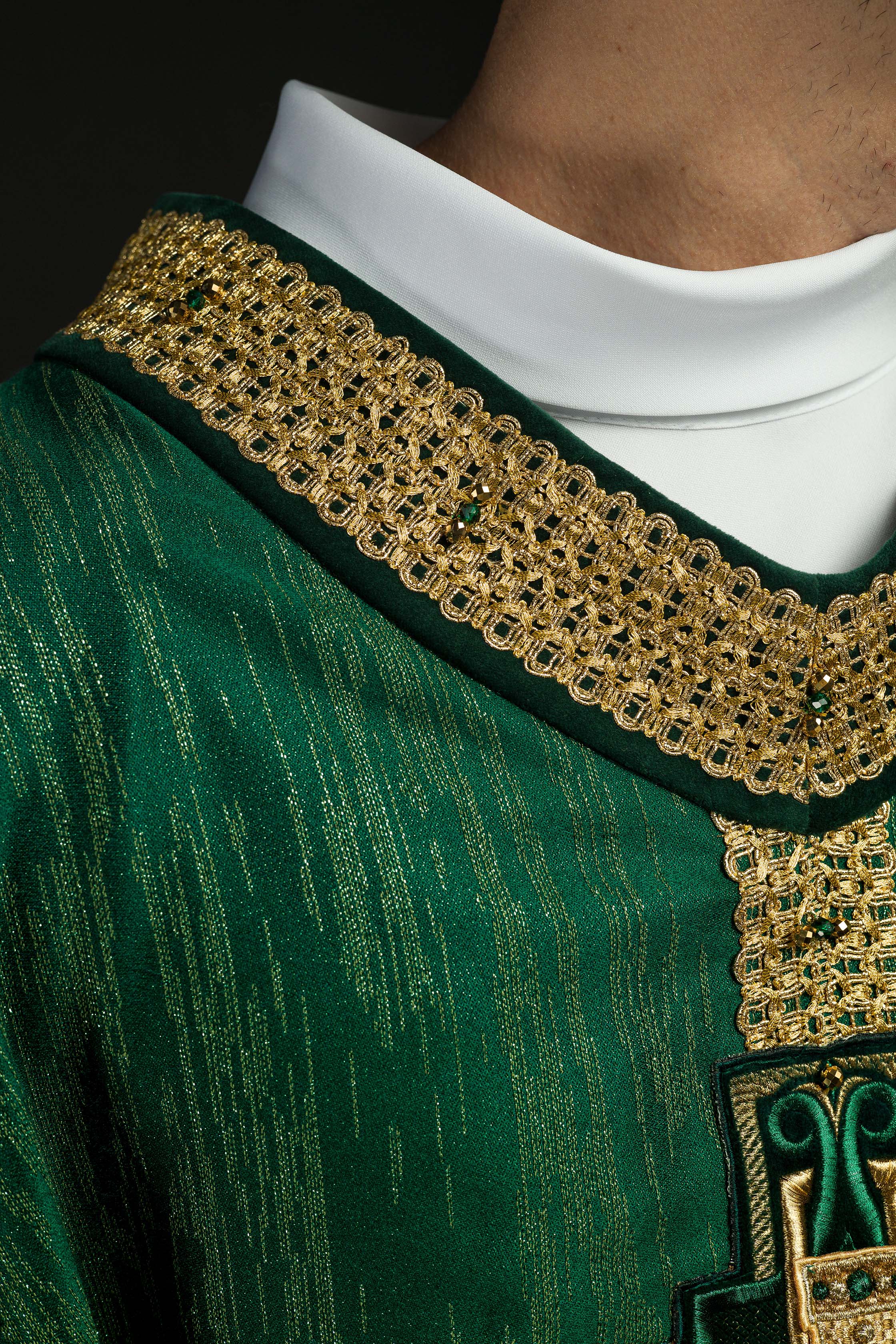 Handmade chasuble with natural stones Handmade 7015 Green - CHASUBLES.COM