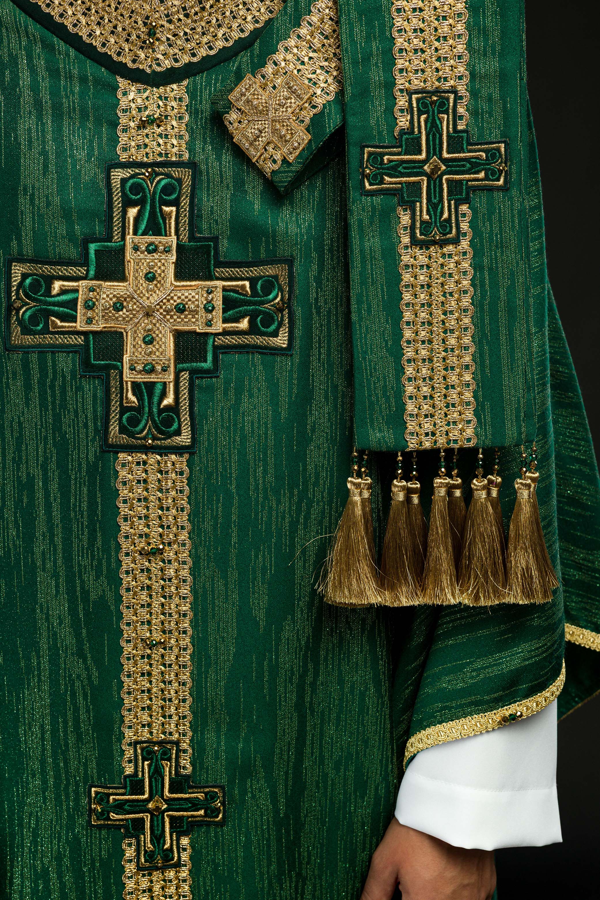 Handmade chasuble with natural stones Handmade 7015 Green - CHASUBLES.COM