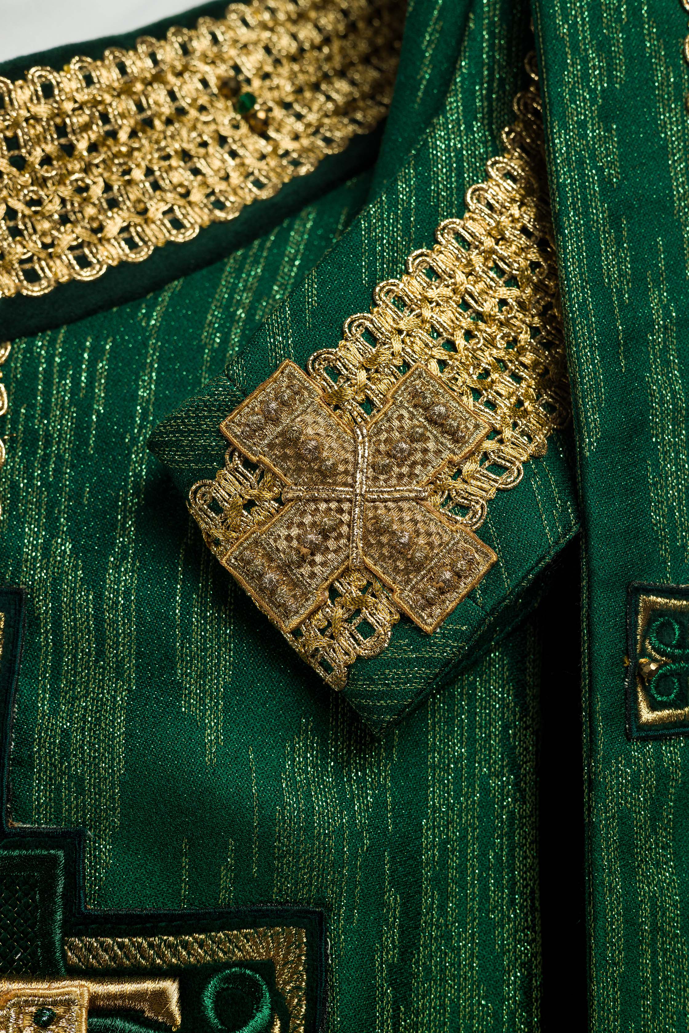 Handmade chasuble with natural stones Handmade 7015 Green - CHASUBLES.COM