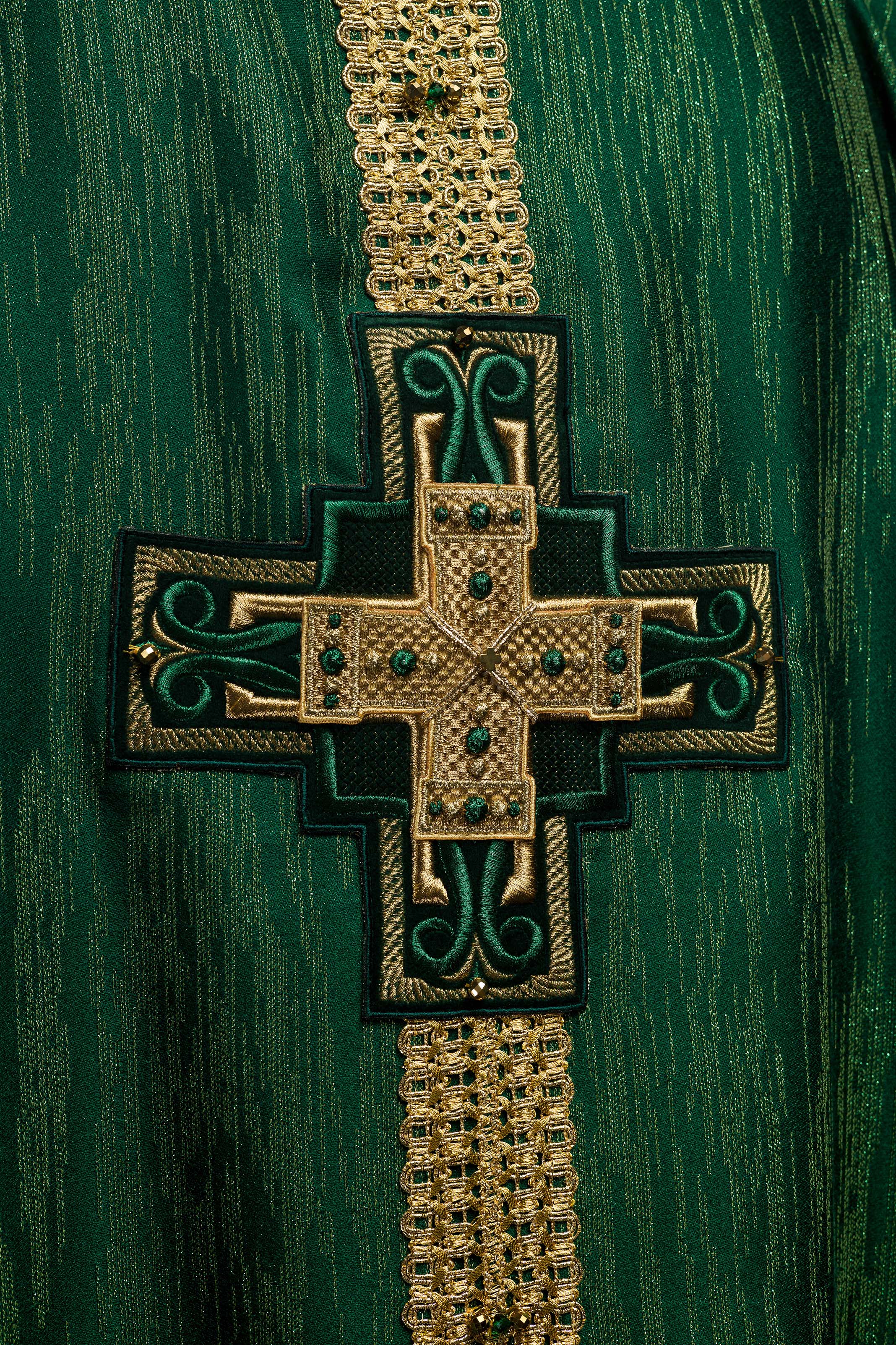 Handmade chasuble with natural stones Handmade 7015 Green - CHASUBLES.COM