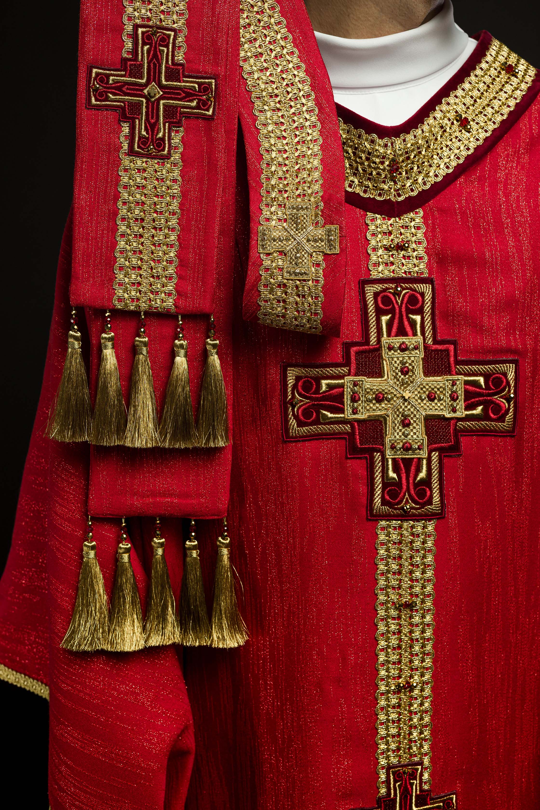 Handmade chasuble with natural stones Handmade 7015 Red - CHASUBLES.COM