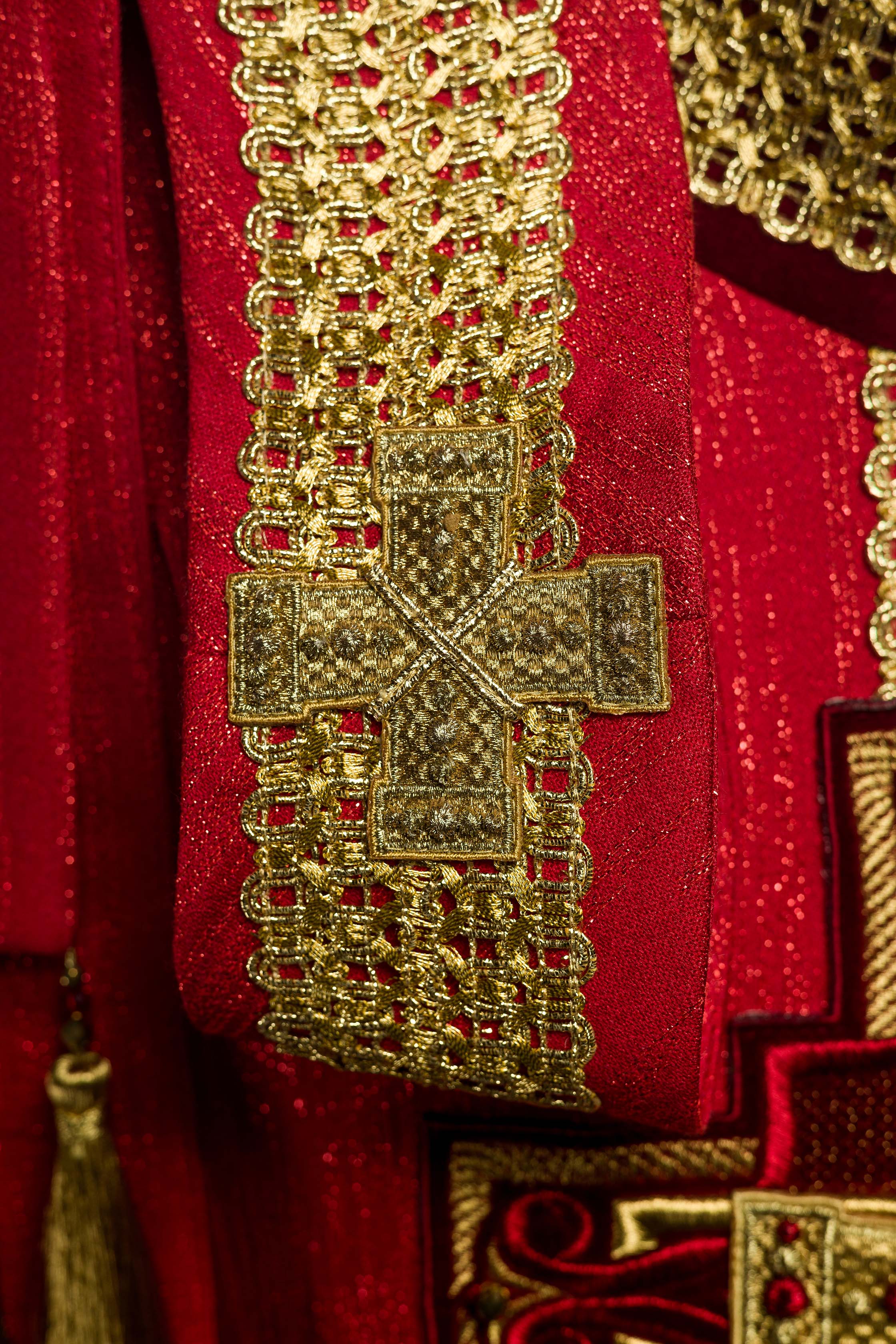 Handmade chasuble with natural stones Handmade 7015 Red - CHASUBLES.COM