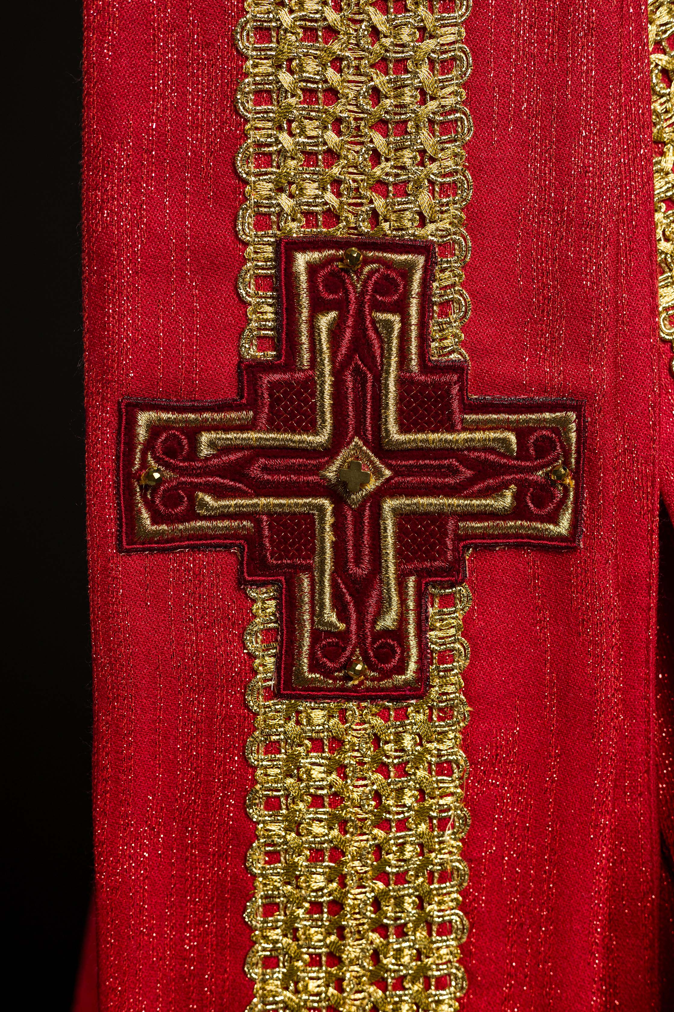 Handmade chasuble with natural stones Handmade 7015 Red - CHASUBLES.COM