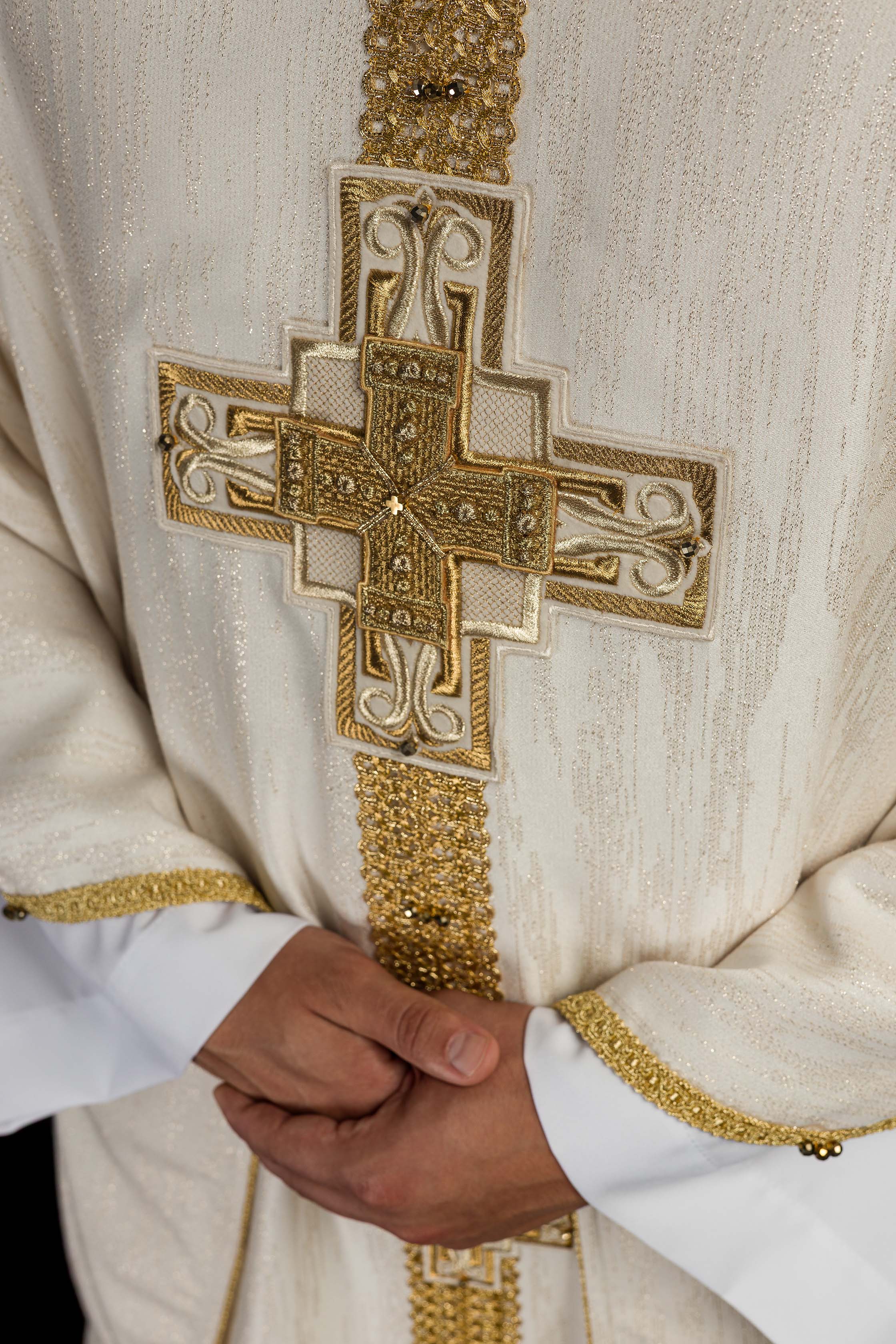 Handmade chasuble with natural stones Handmade 7015 Ecru - CHASUBLES.COM