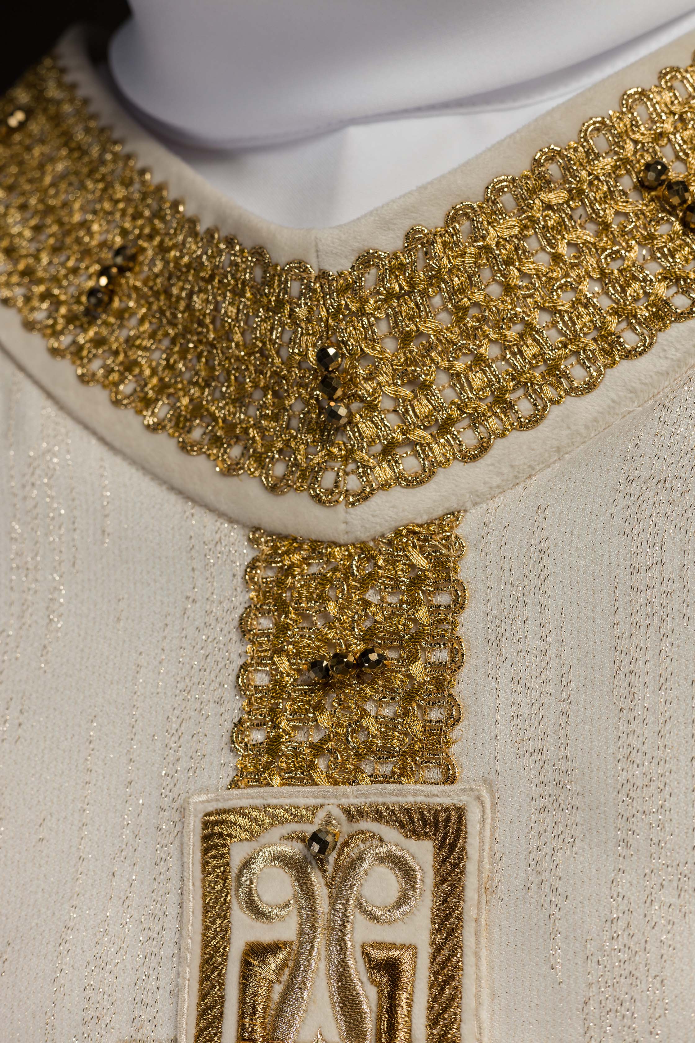 Handmade chasuble with natural stones Handmade 7015 Ecru - CHASUBLES.COM