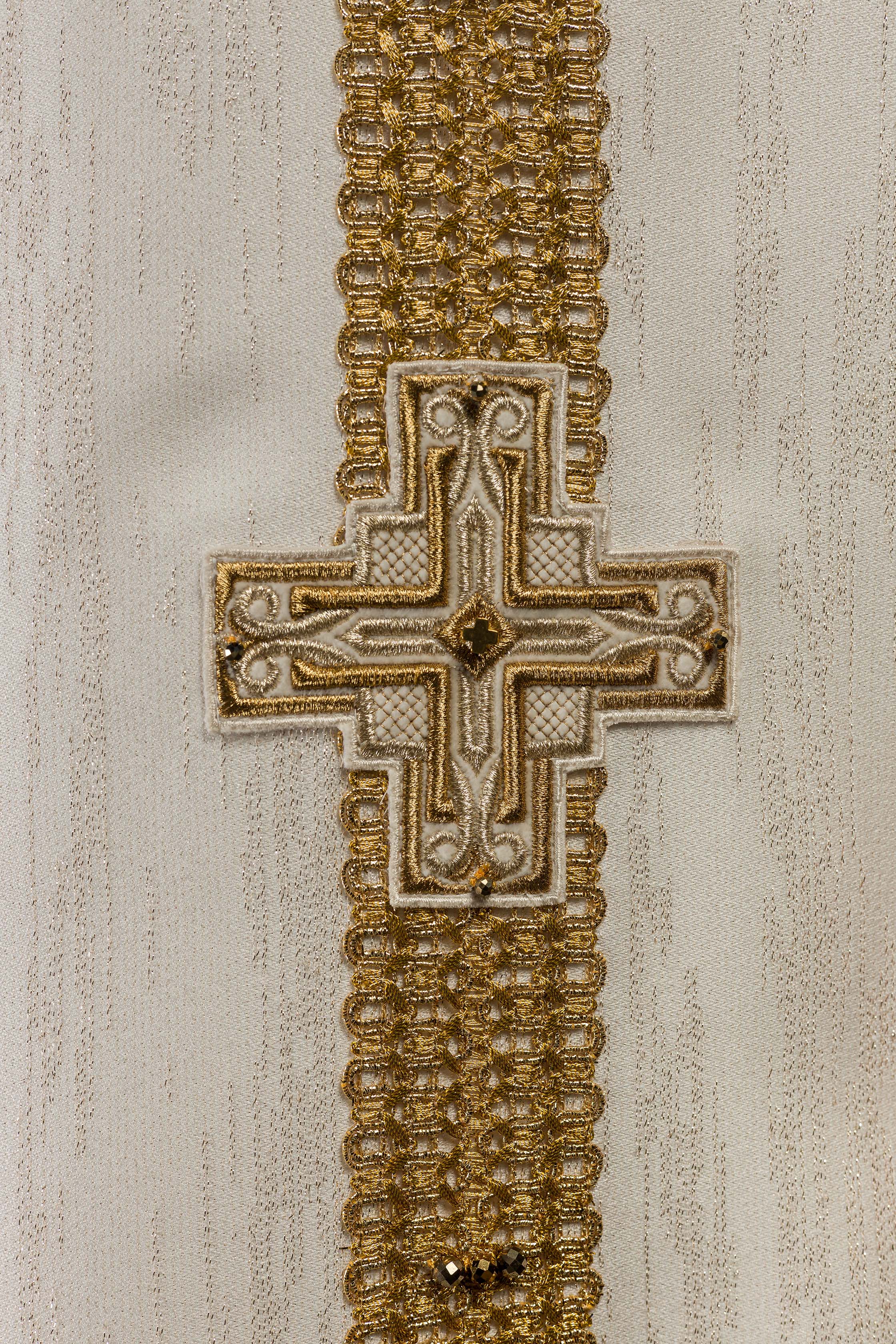 Handmade chasuble with natural stones Handmade 7015 Ecru - CHASUBLES.COM
