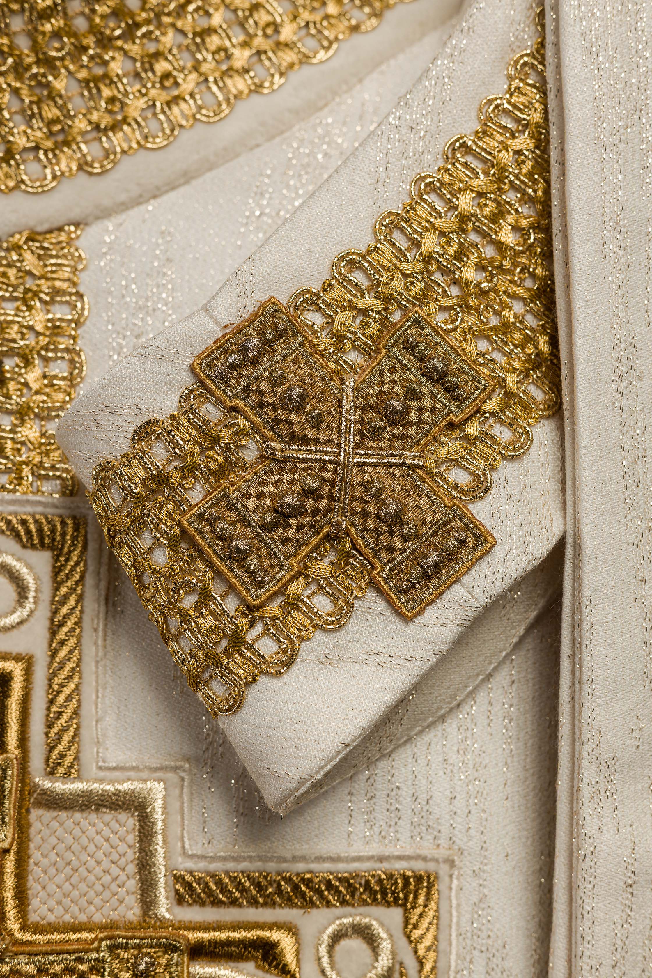Handmade chasuble with natural stones Handmade 7015 Ecru - CHASUBLES.COM