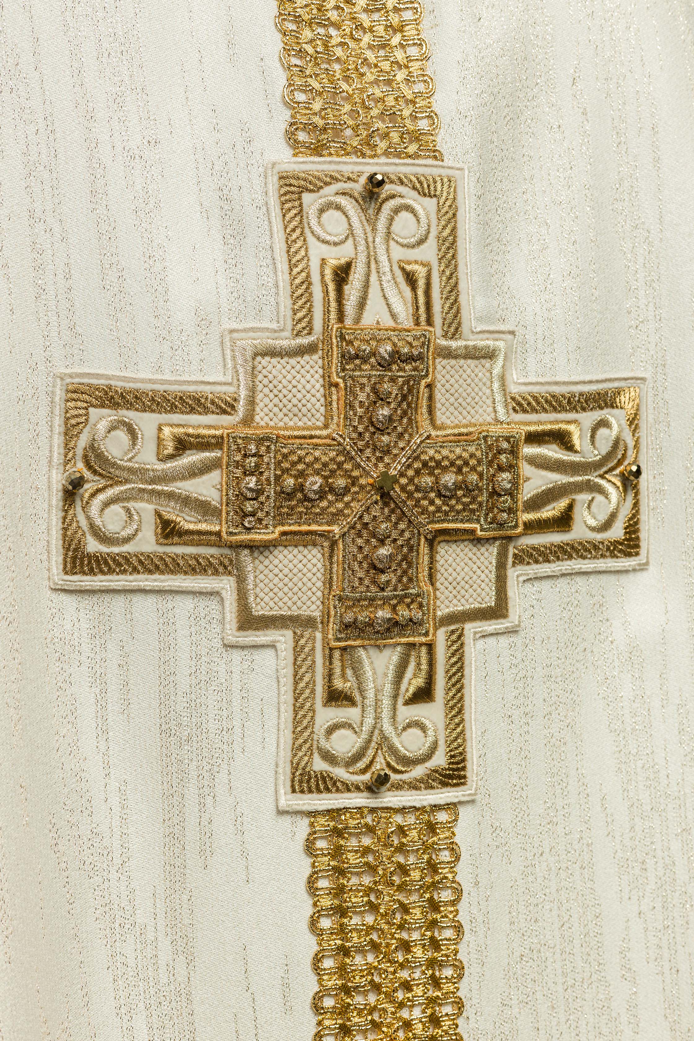Handmade chasuble with natural stones Handmade 7015 Ecru - CHASUBLES.COM