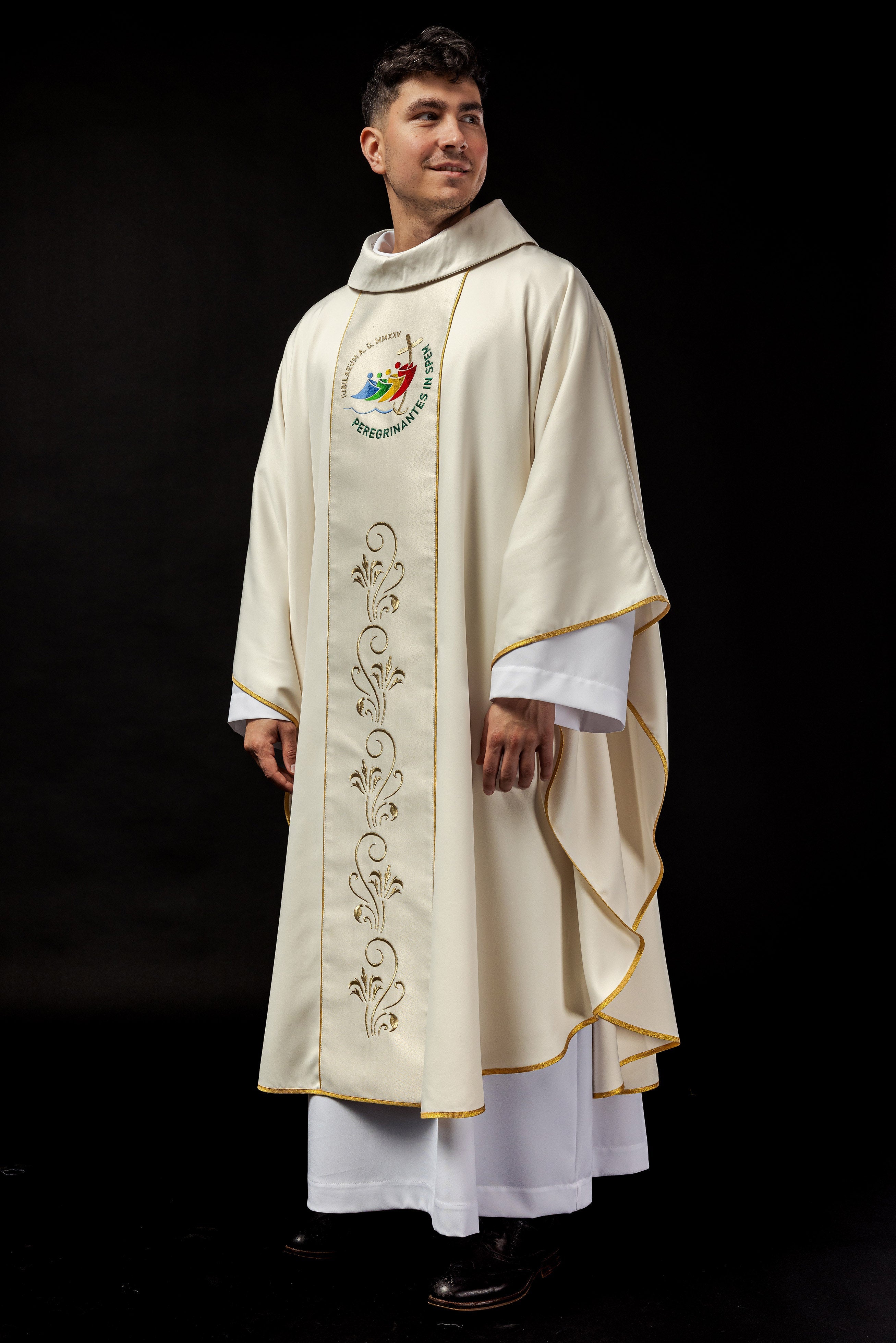 Chasuble with embroidered belt with jubilee logo ecru JUBILEE ROME 2025 - HAFTINAUSA.COM