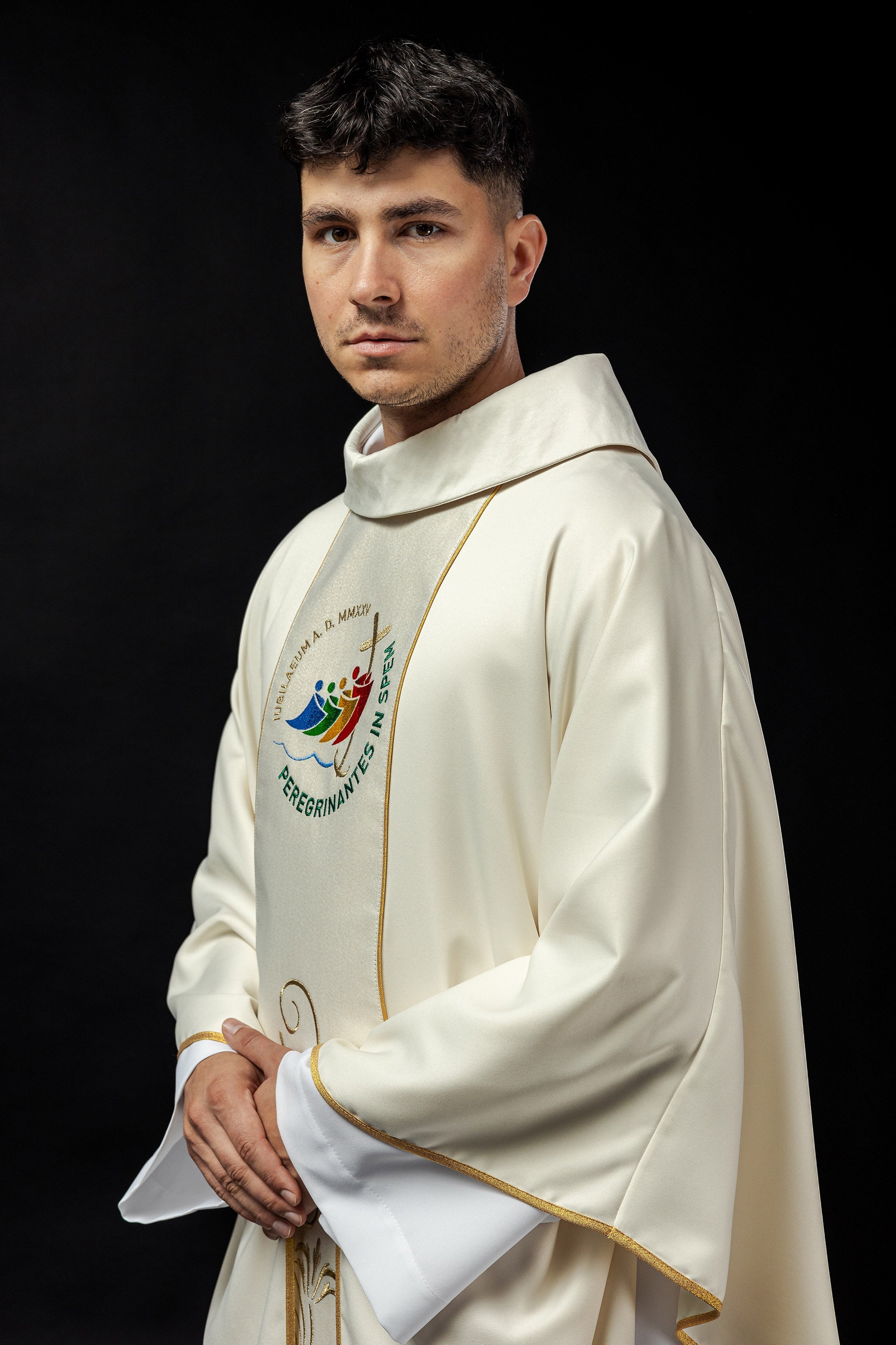 Chasuble with embroidered belt with jubilee logo ecru JUBILEE ROME 2025 - HAFTINAUSA.COM