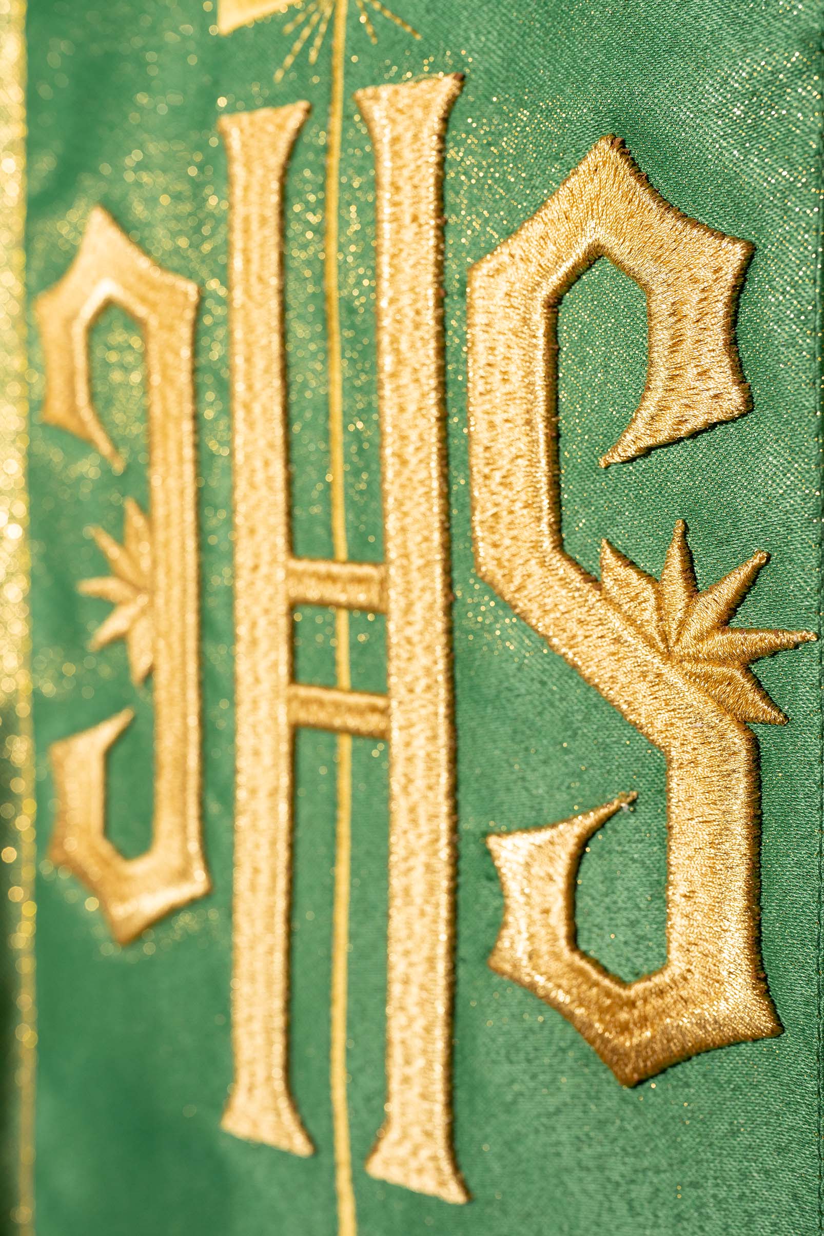 Richly decorated green chasuble with golden motifs and a wide IHS band - CHASUBLES.COM
