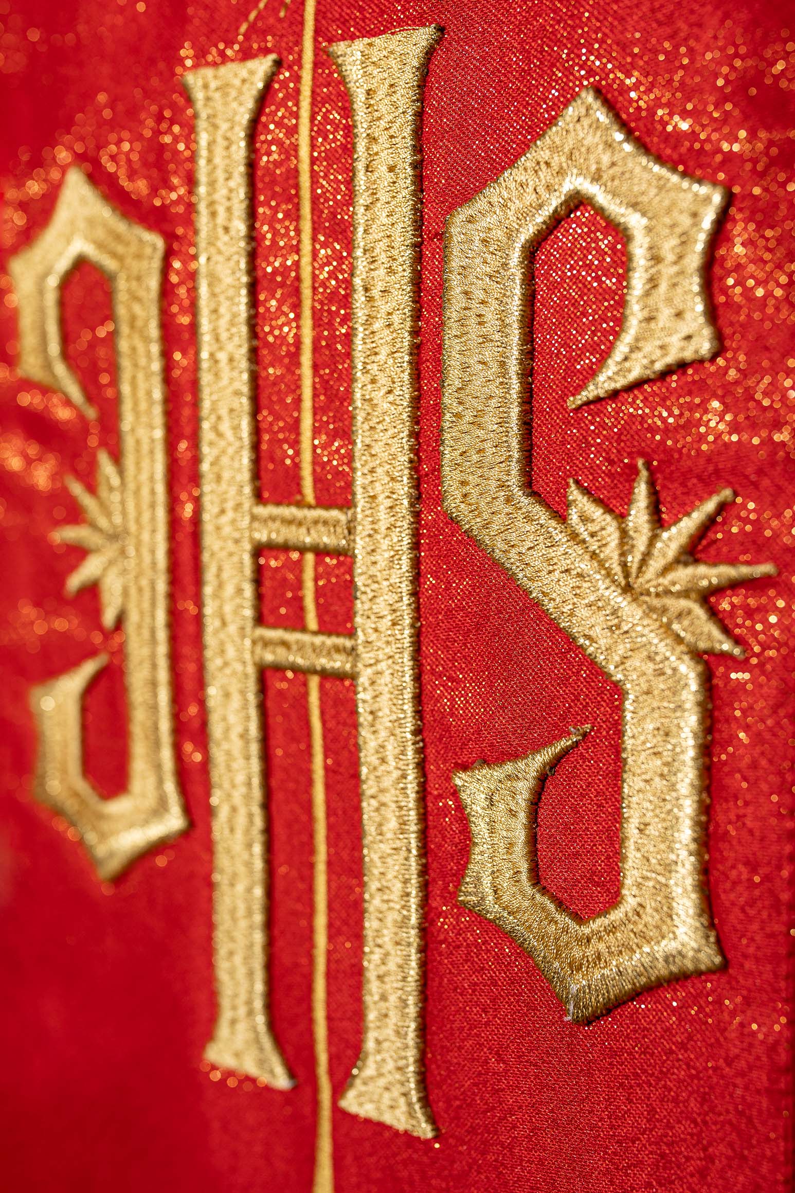 Richly decorated red chasuble with golden motifs and a wide IHS band - CHASUBLES.COM