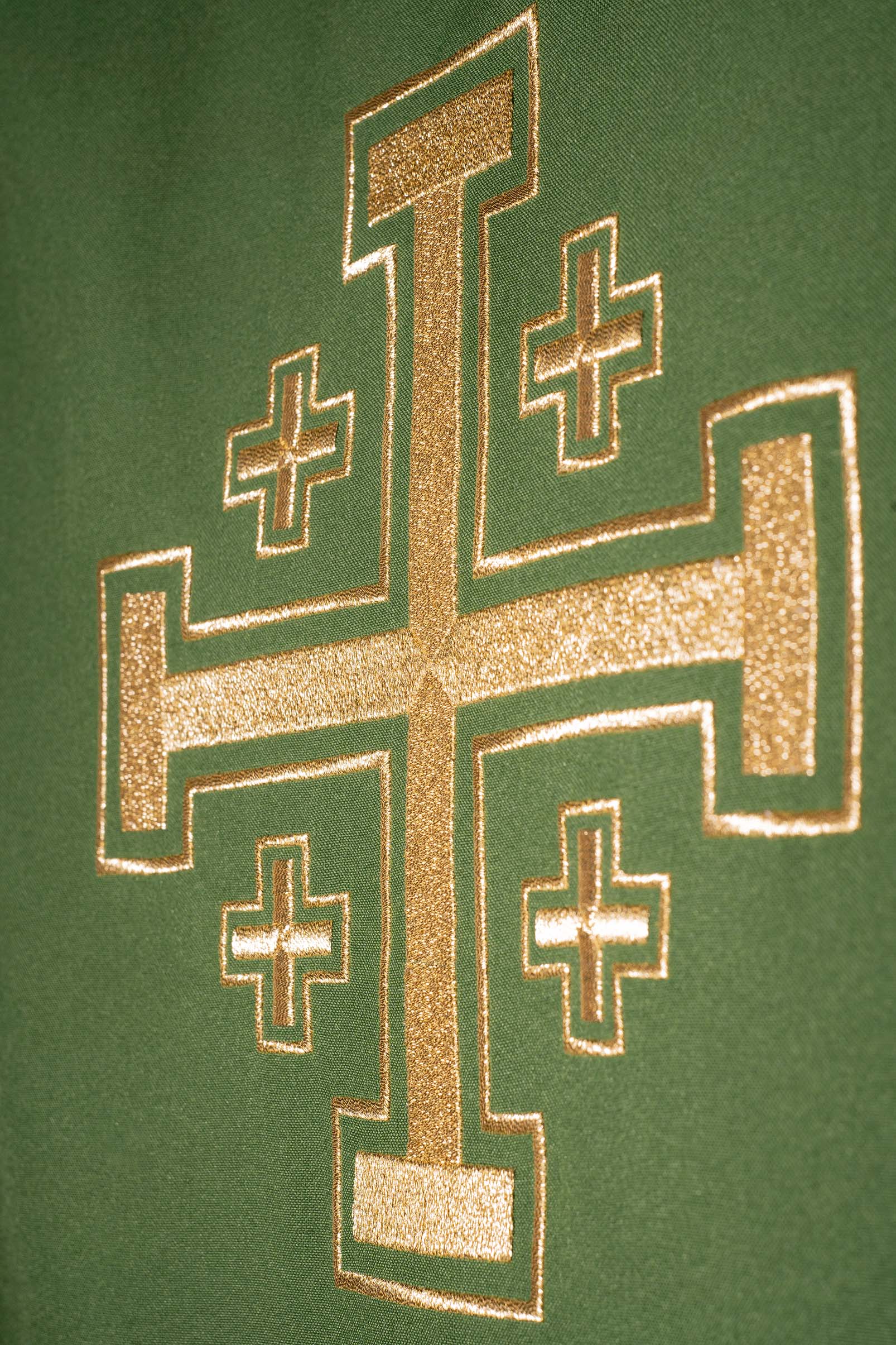 Green chasuble embroidered with a cross motif - CHASUBLES.COM