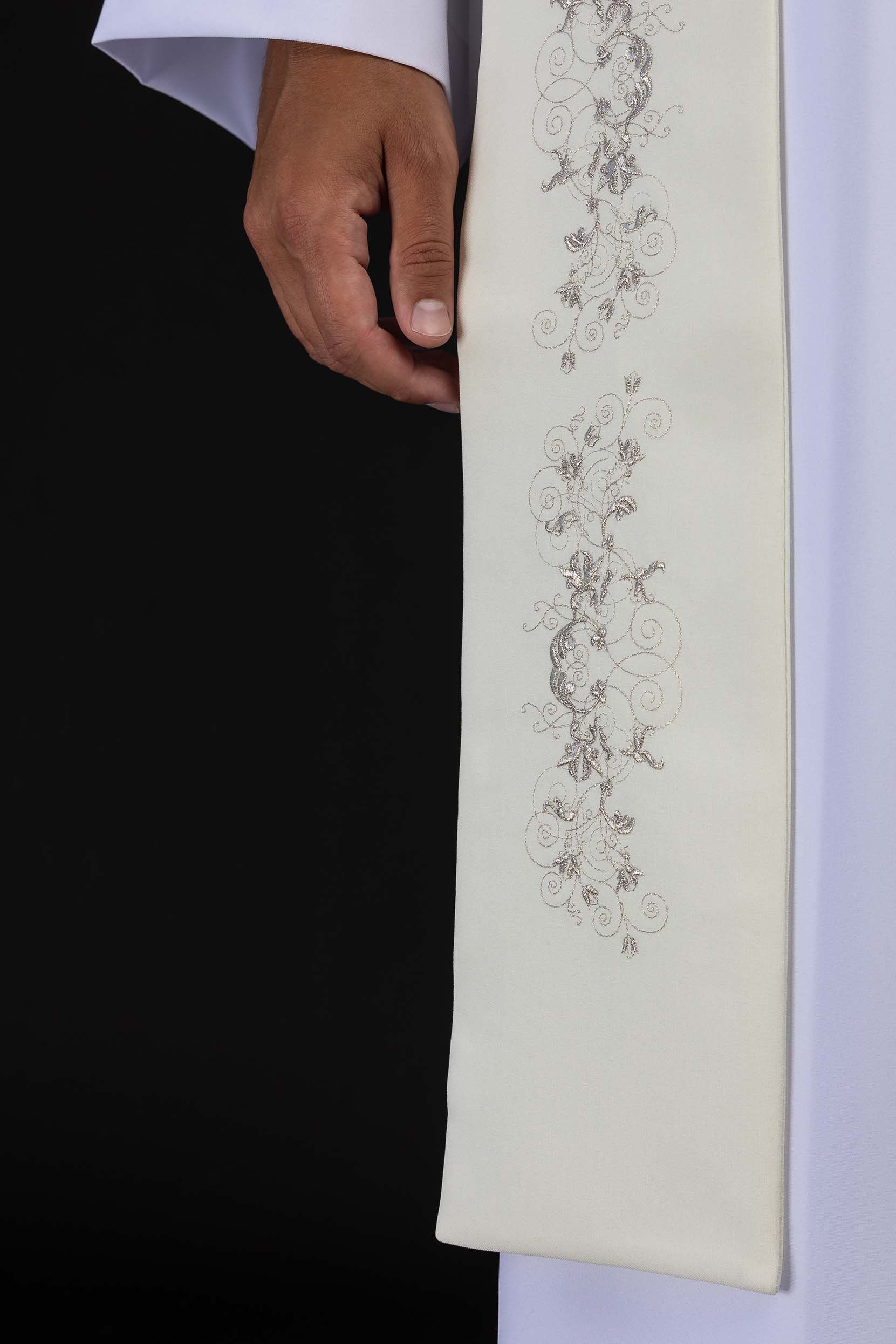 Embroidered Marian stole ecru