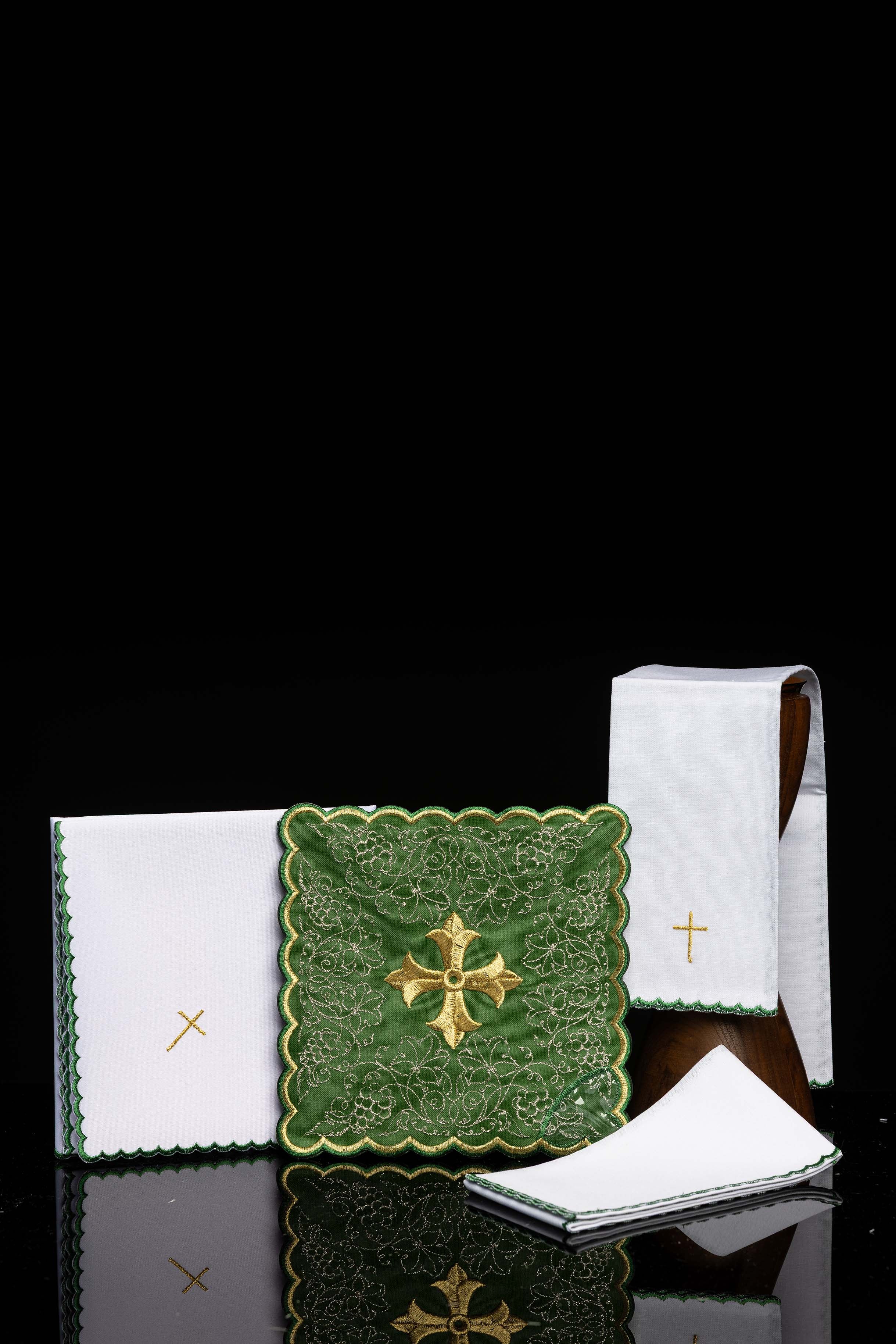 Green embroidered chalice linens set with cross motif