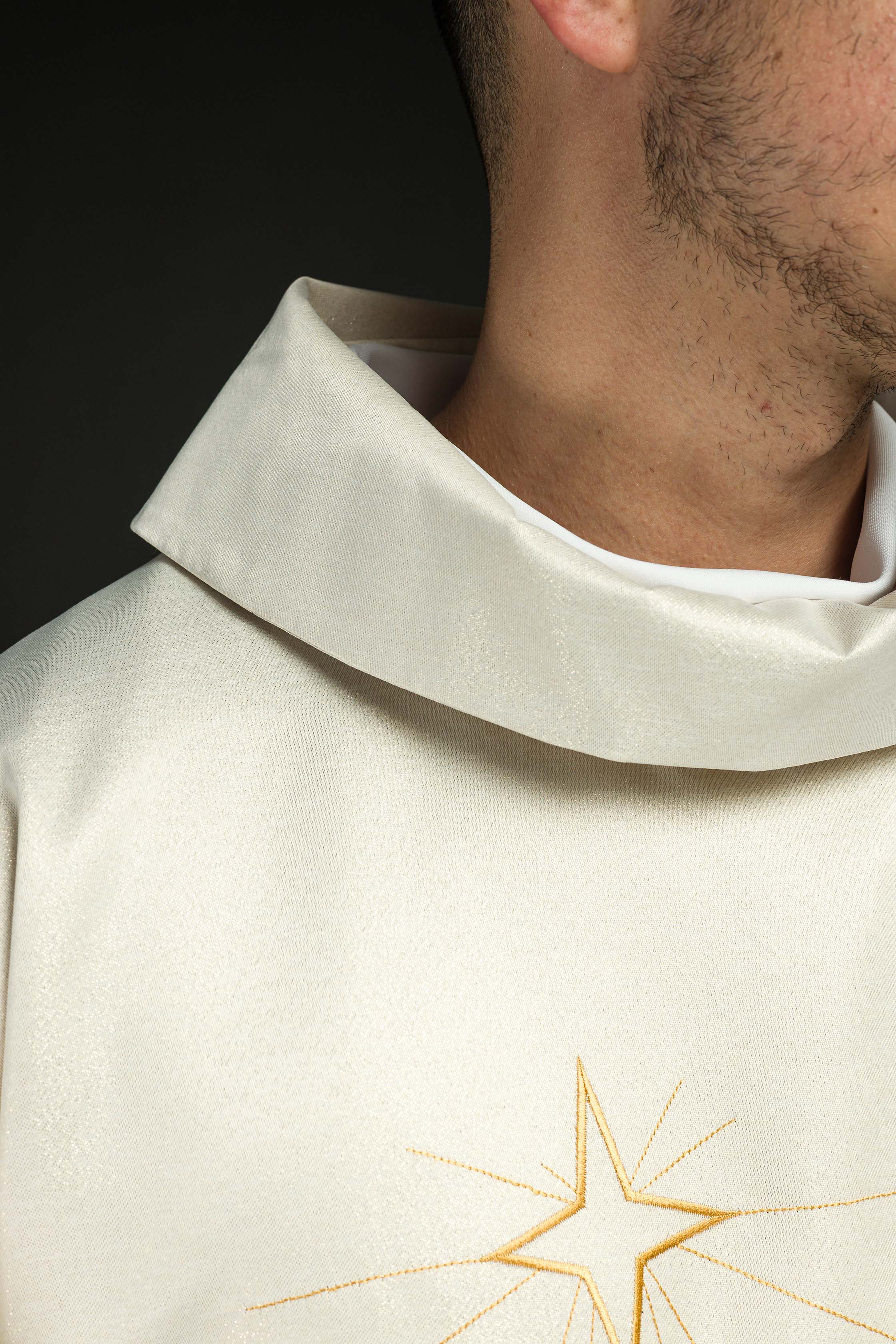 Shiny chasuble with an image of the Three Kings - CHASUBLES.COM