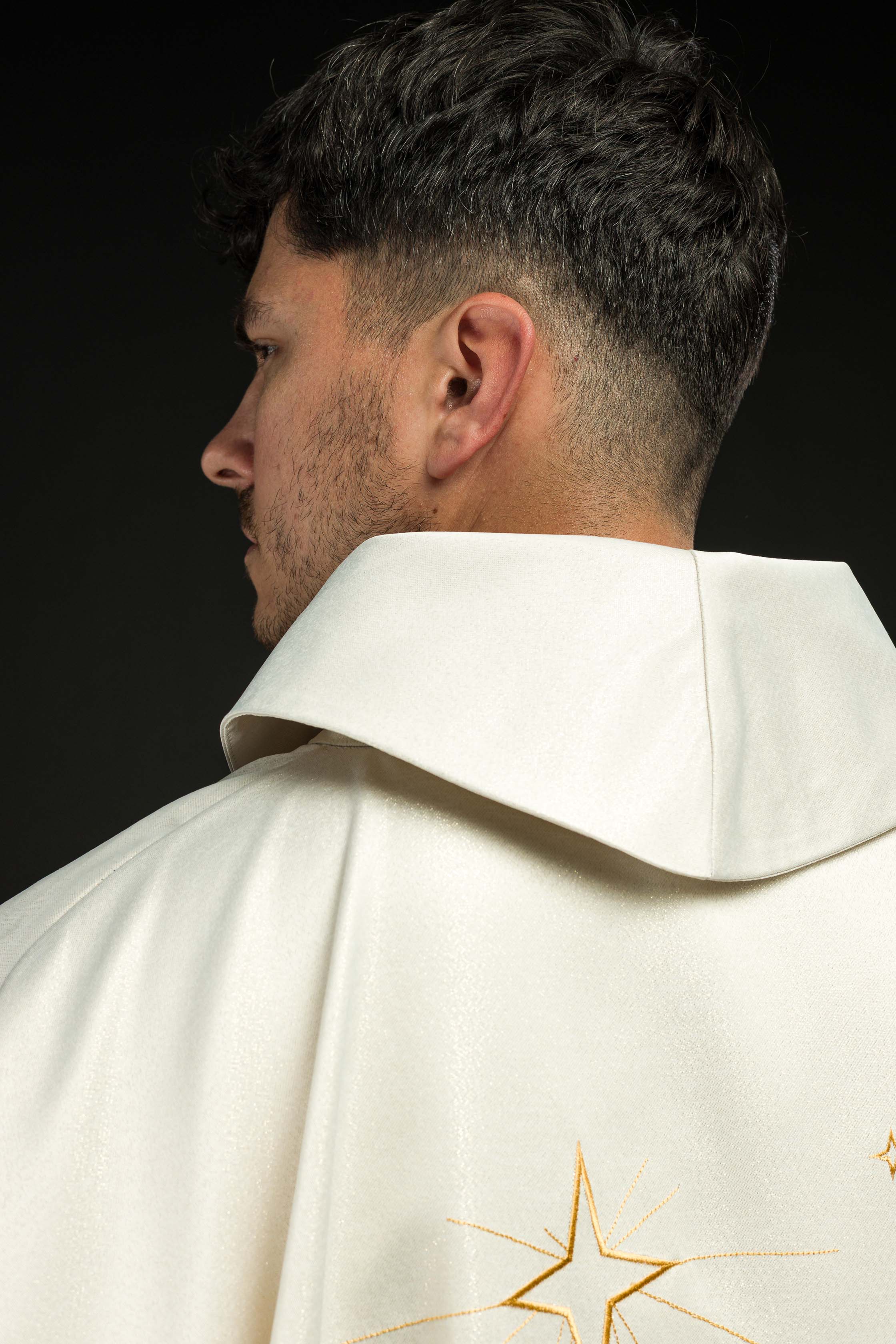 Shiny chasuble with an image of the Three Kings - CHASUBLES.COM