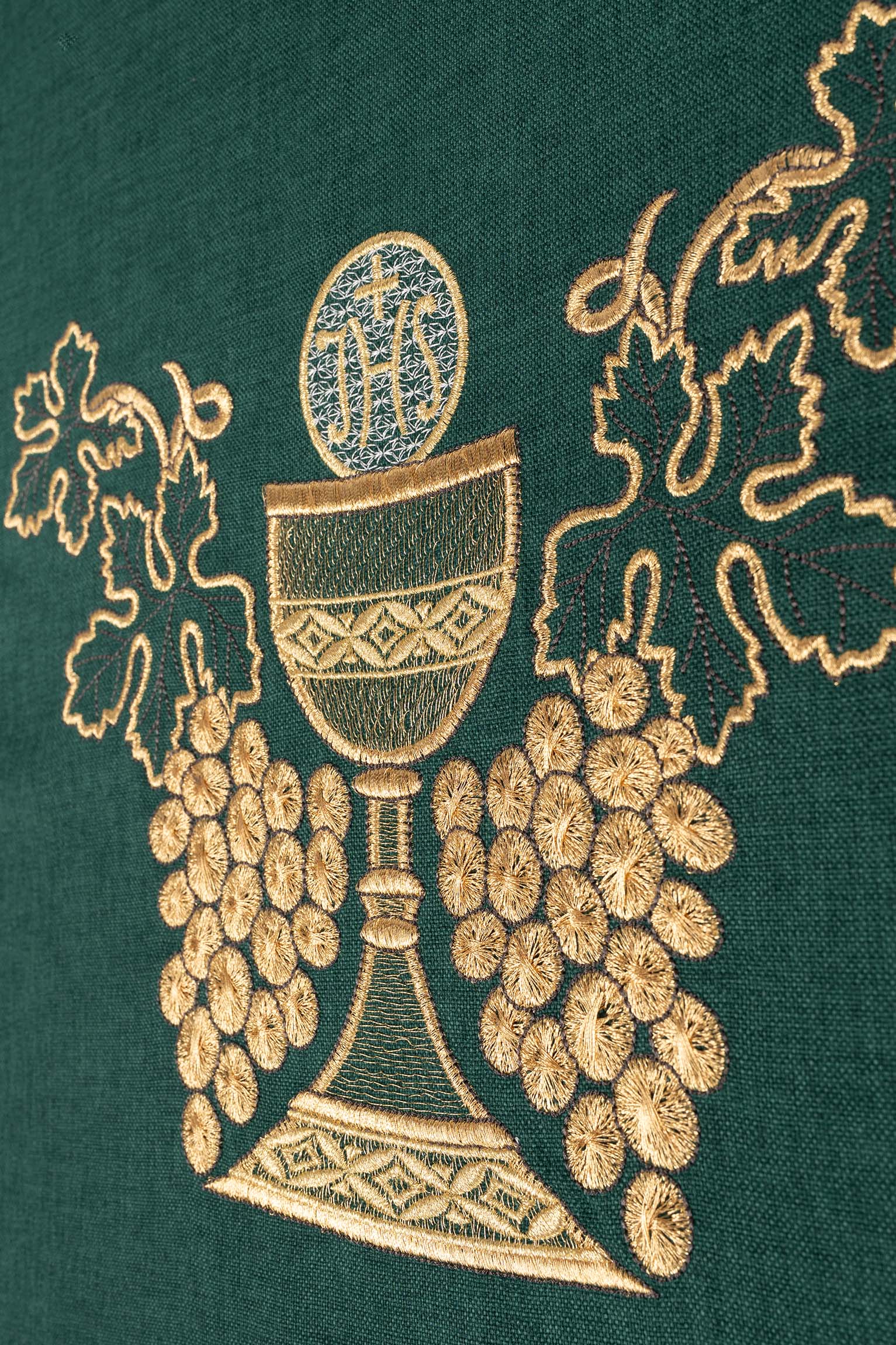 Embroidered chasuble – Green Chalice and Grapevine motif - CHASUBLES.COM