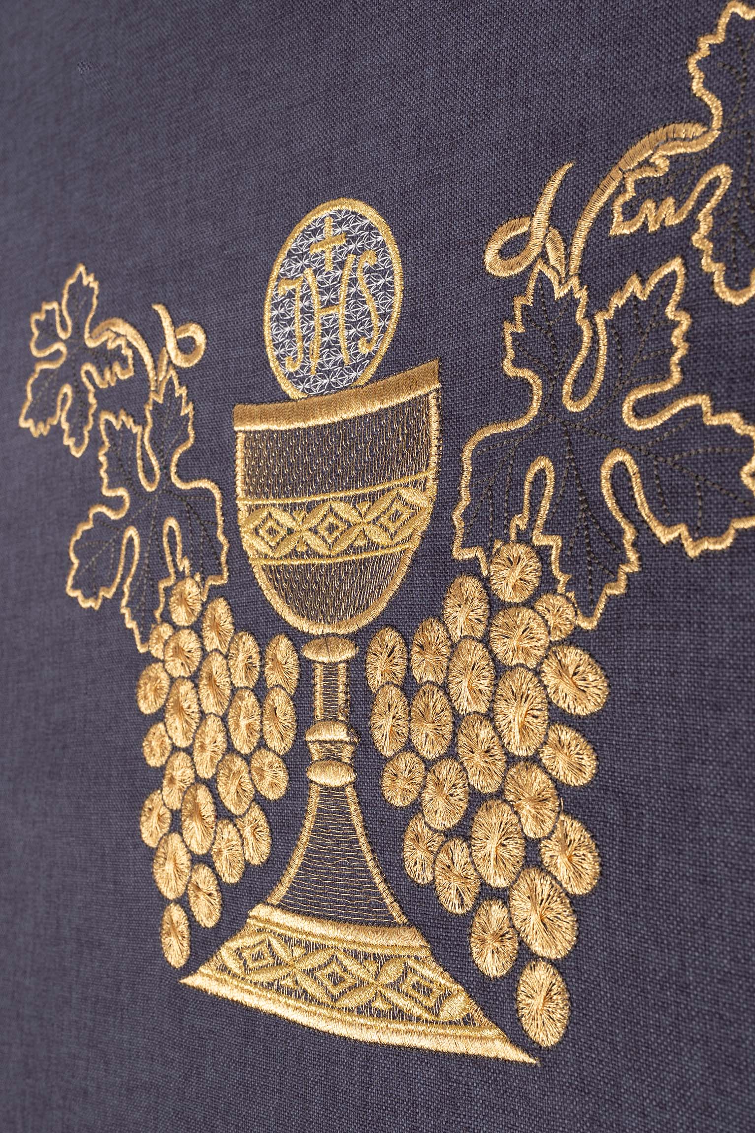 Embroidered chasuble – Purple Chalice and Grapevine motif