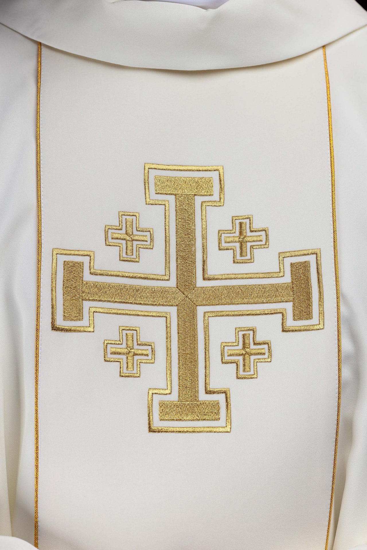 Ecru embroidered chasuble with band and Jerusalem crosses - CHASUBLES.COM