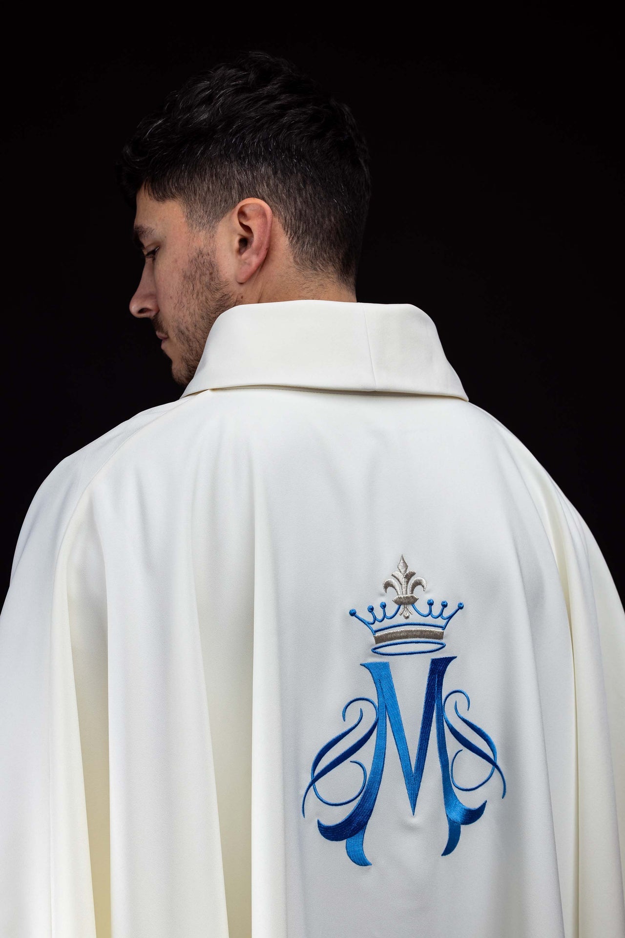 Ecru embroidered chasuble with Marian motif - CHASUBLES.COM
