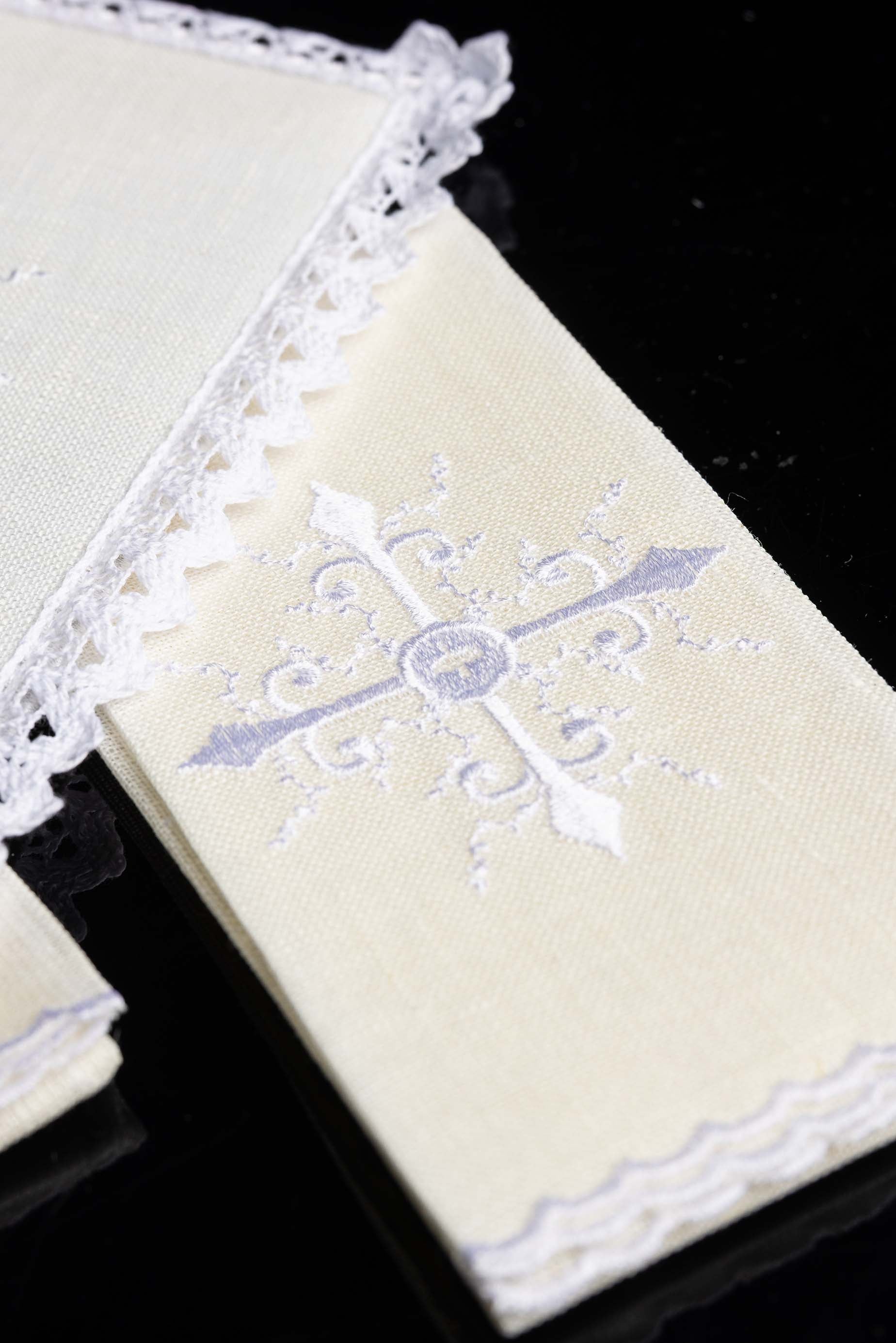 Chalice Linens with Subtle Cross Embroidery - CHASUBLES.COM