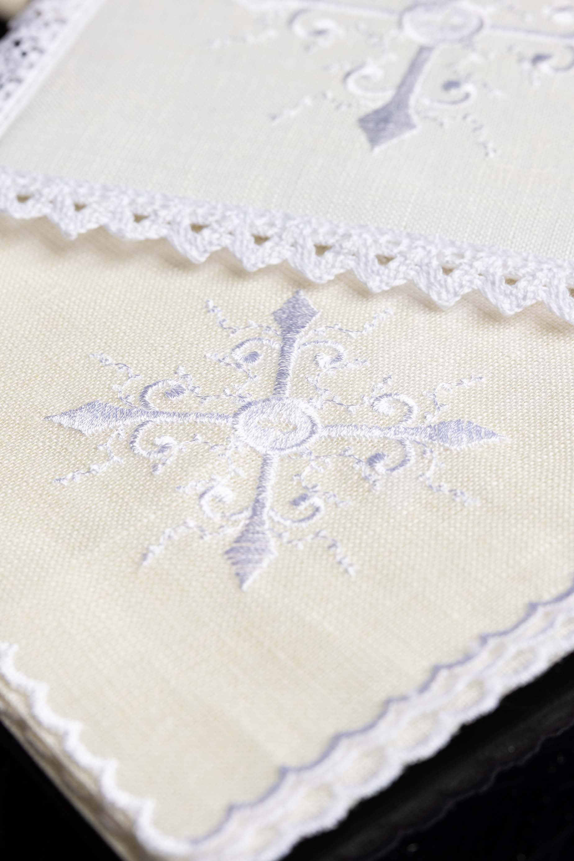Chalice Linens with Subtle Cross Embroidery - CHASUBLES.COM