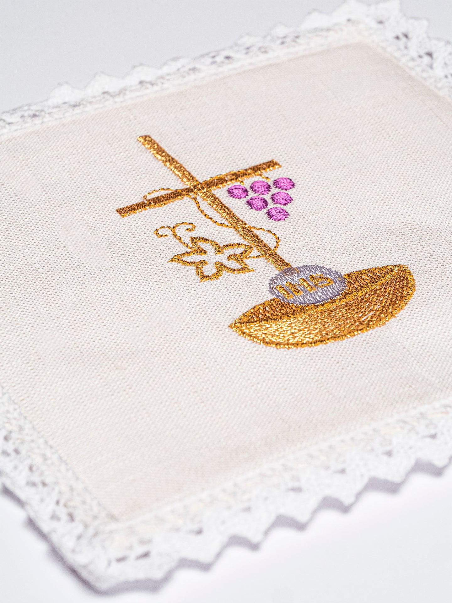 Linen chalice linens set embroidered with IHS grapes and a cross - CHASUBLES.COM