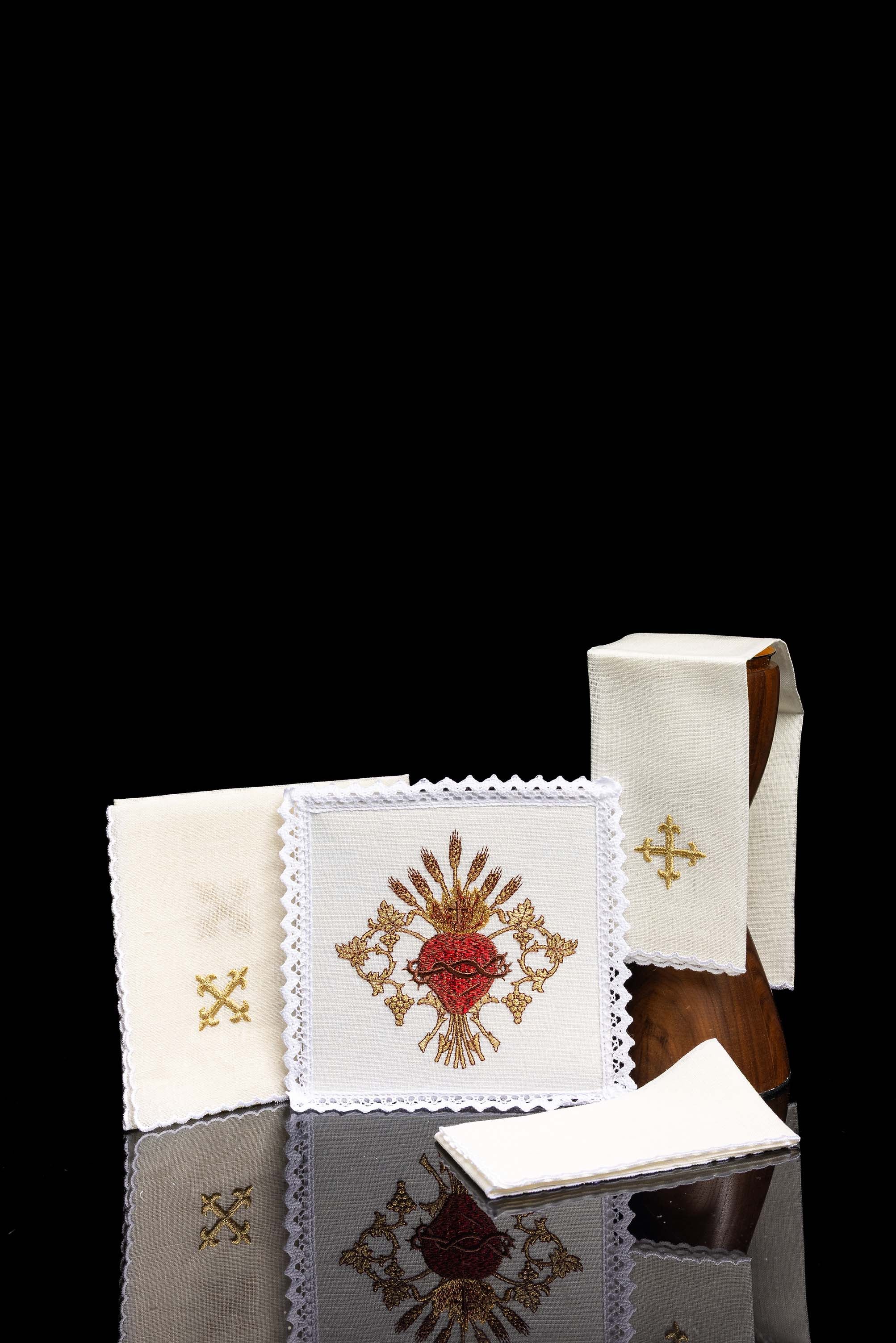 Embroidered altar linen KKL/167 - CHASUBLES.COM