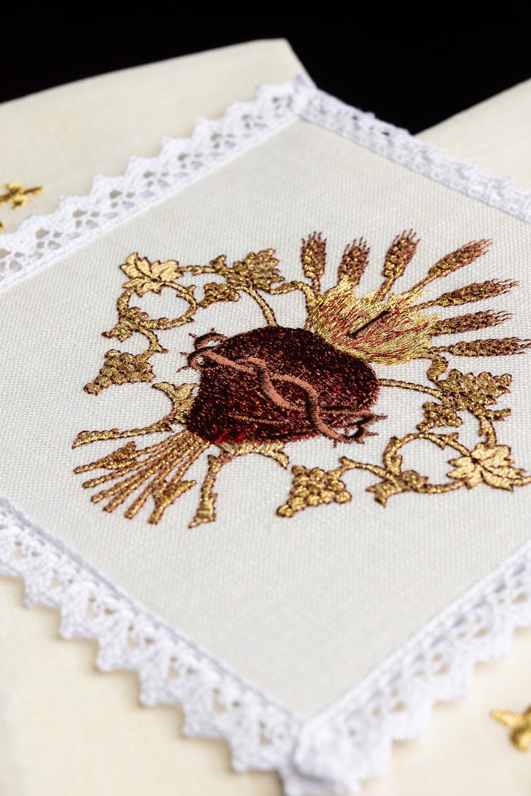 Embroidered altar linen KKL/167 - CHASUBLES.COM